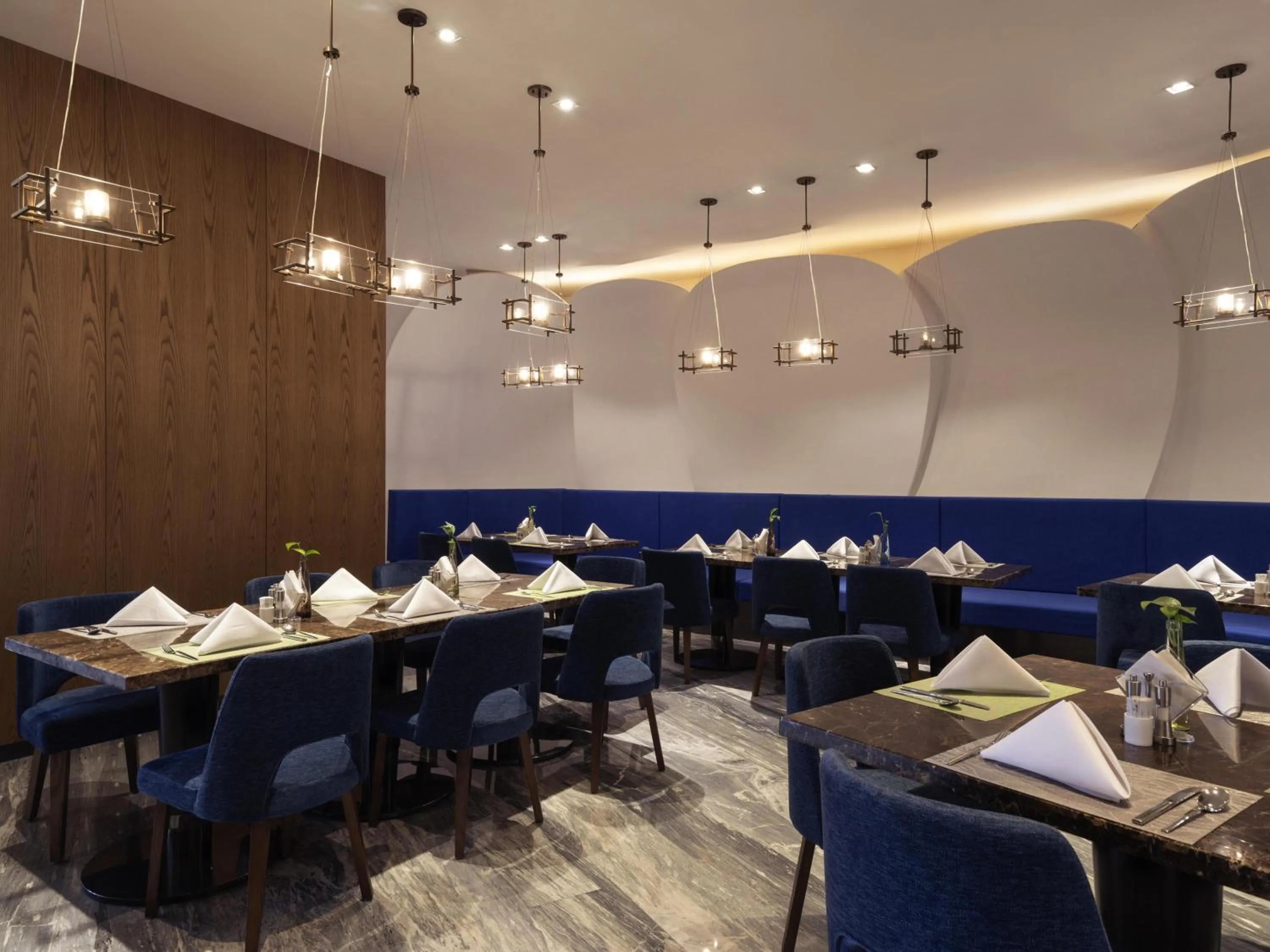 Restaurant/places to eat in Novotel Zhengzhou Airport