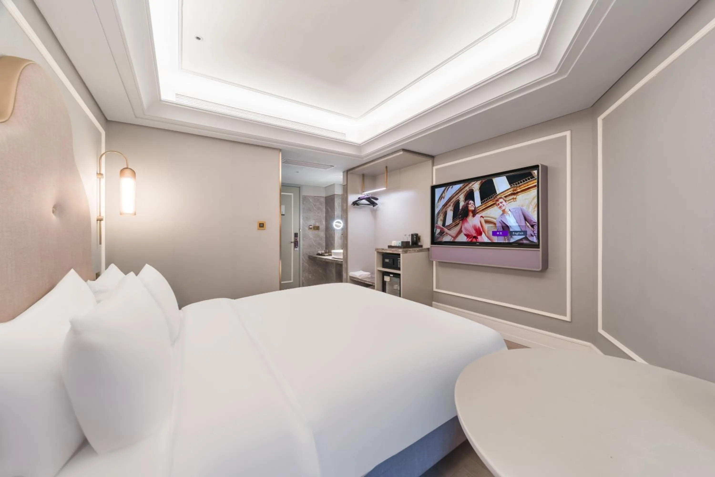 Bed in Mercure Shenzhen Sports Center Hotel