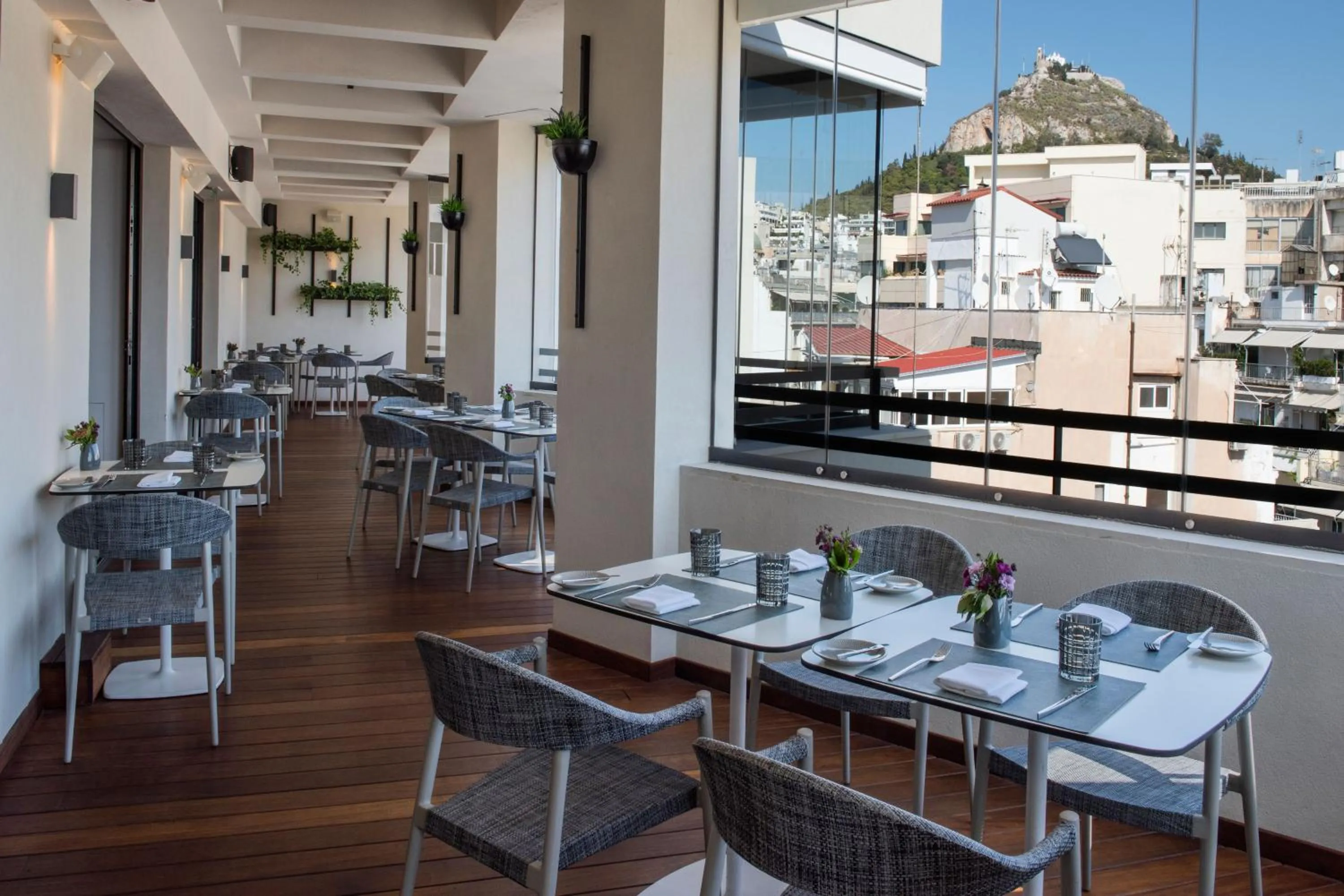 Restaurant/places to eat in Athens Capital Center Hotel - MGallery Collection