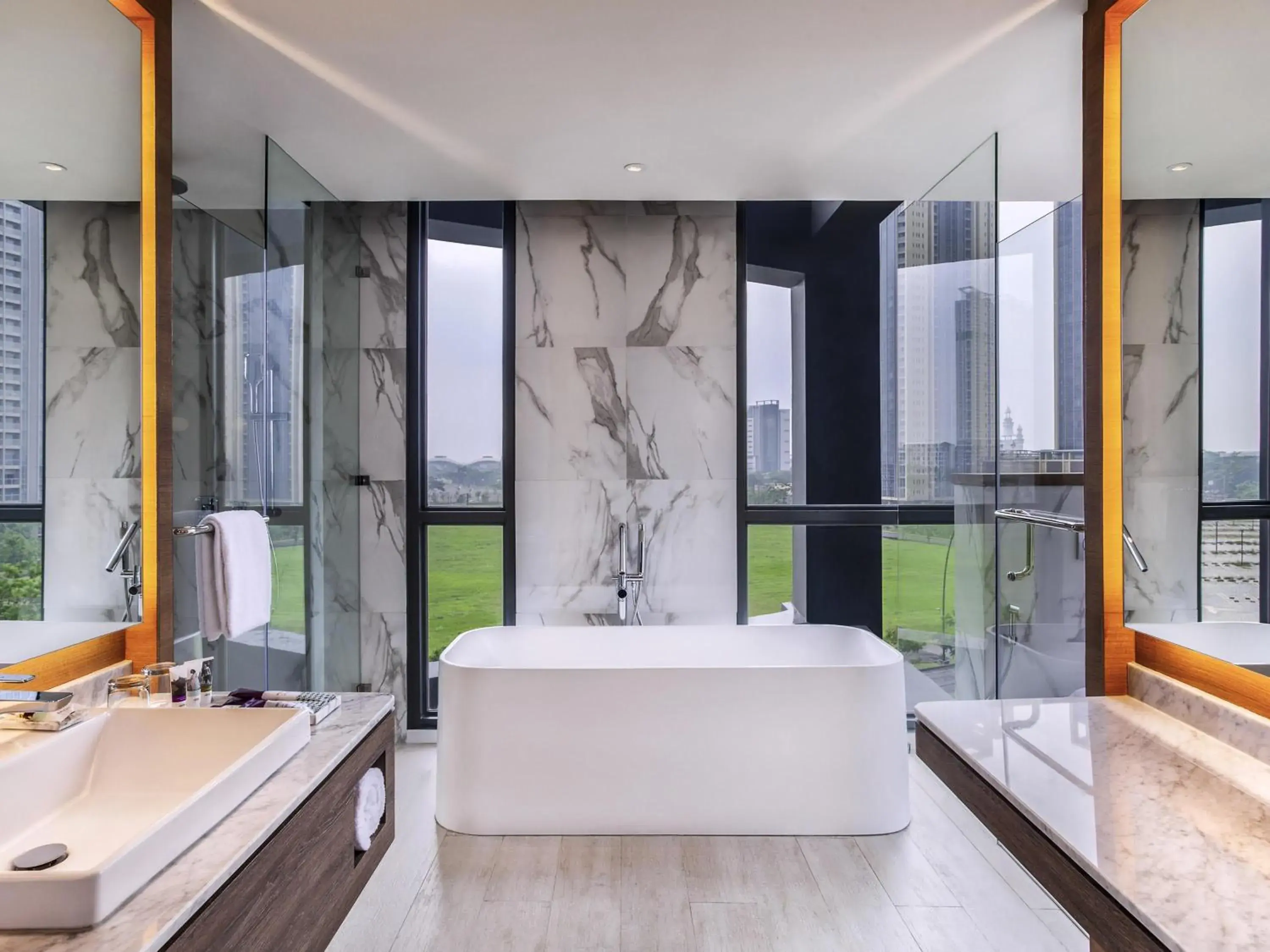 Junior Suite with one double bed in Mercure Tangerang BSD City Junior Suite with one double bed in Mercure Tangerang BSD City