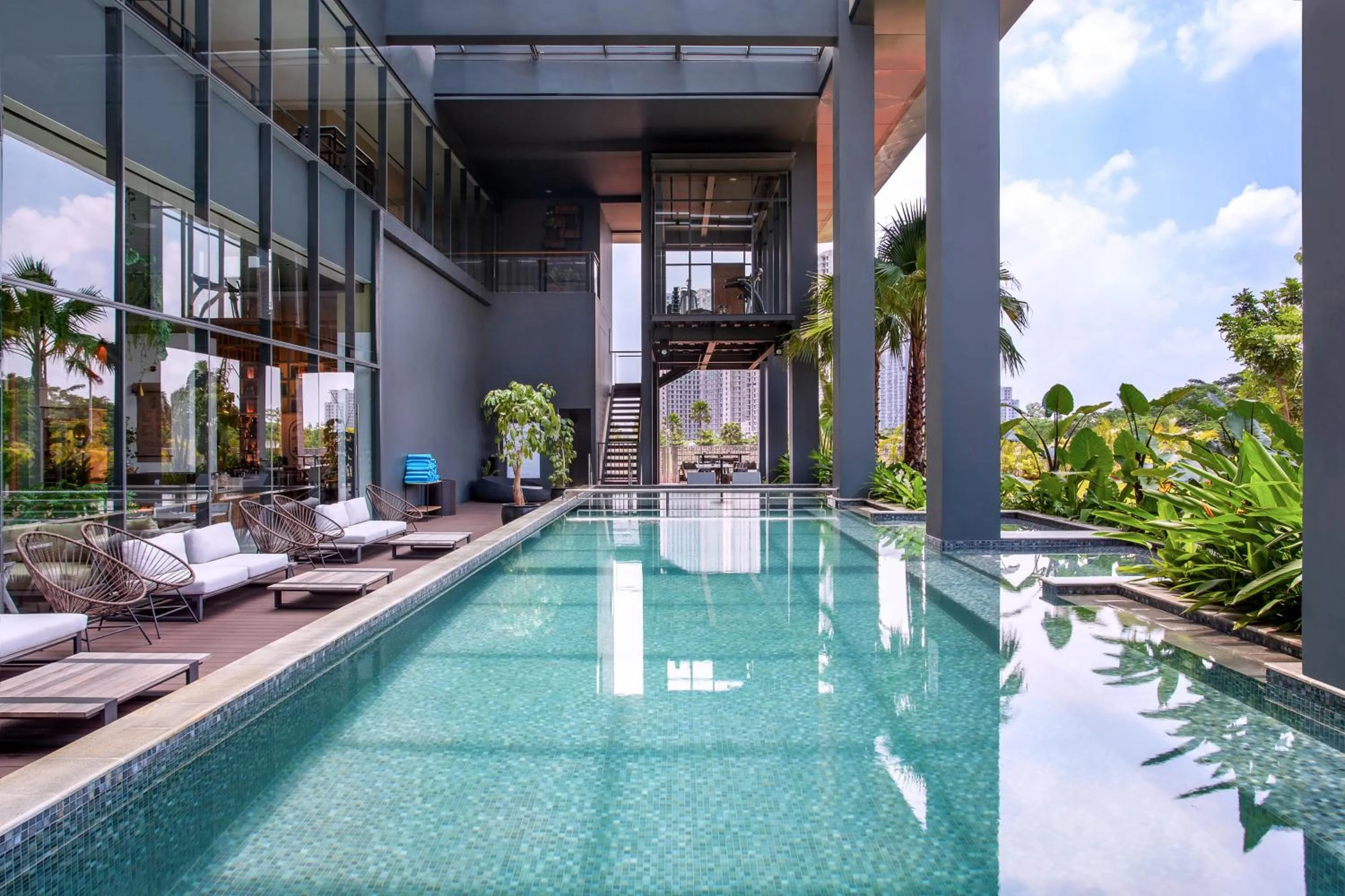 Swimming pool in Mercure Tangerang BSD City