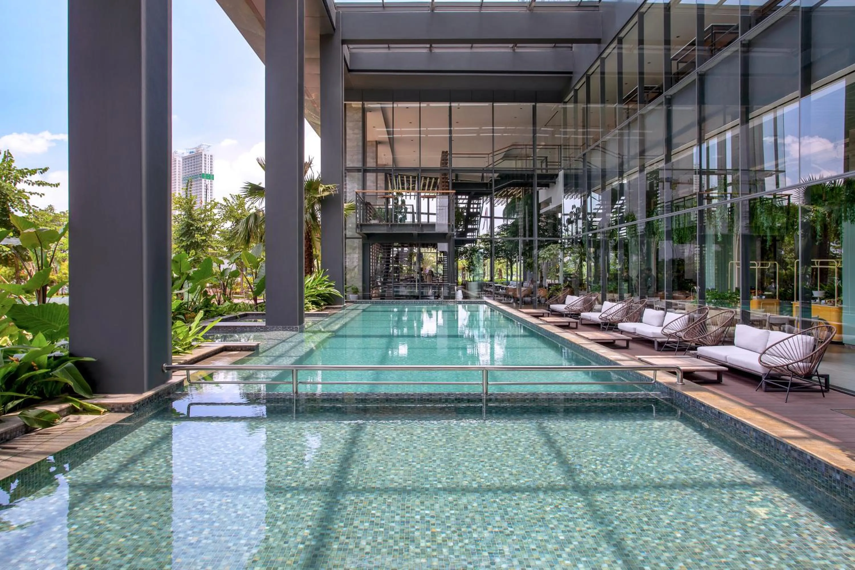 Swimming pool in Mercure Tangerang BSD City