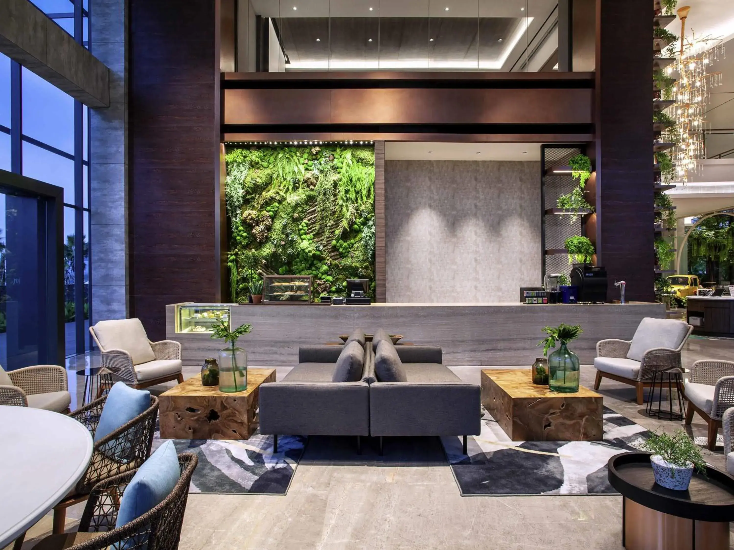 Lounge or bar in Mercure Tangerang BSD City Lounge or bar in Mercure Tangerang BSD City