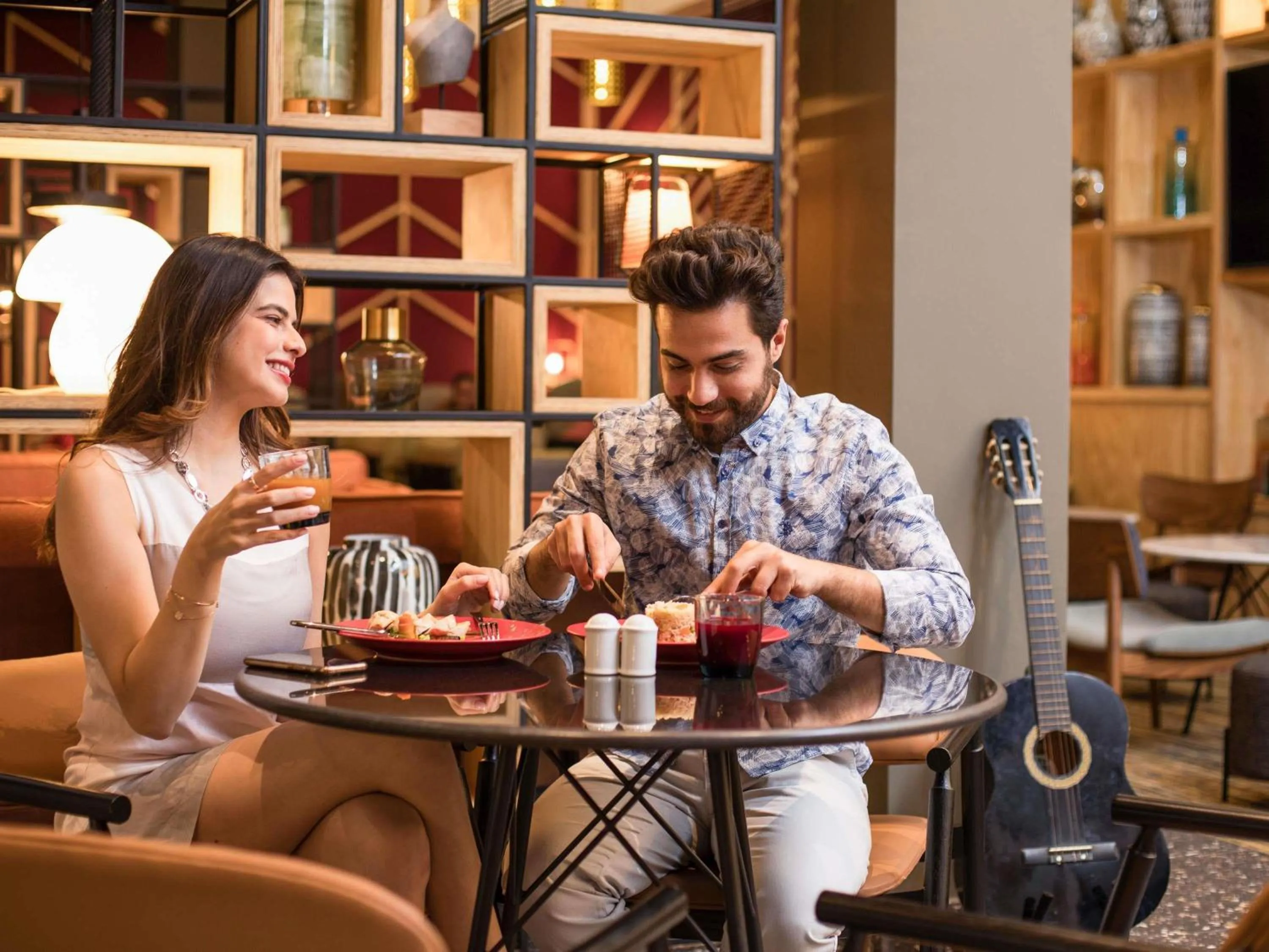 Restaurant/places to eat in Ibis Abdelmoumen Casa Centre