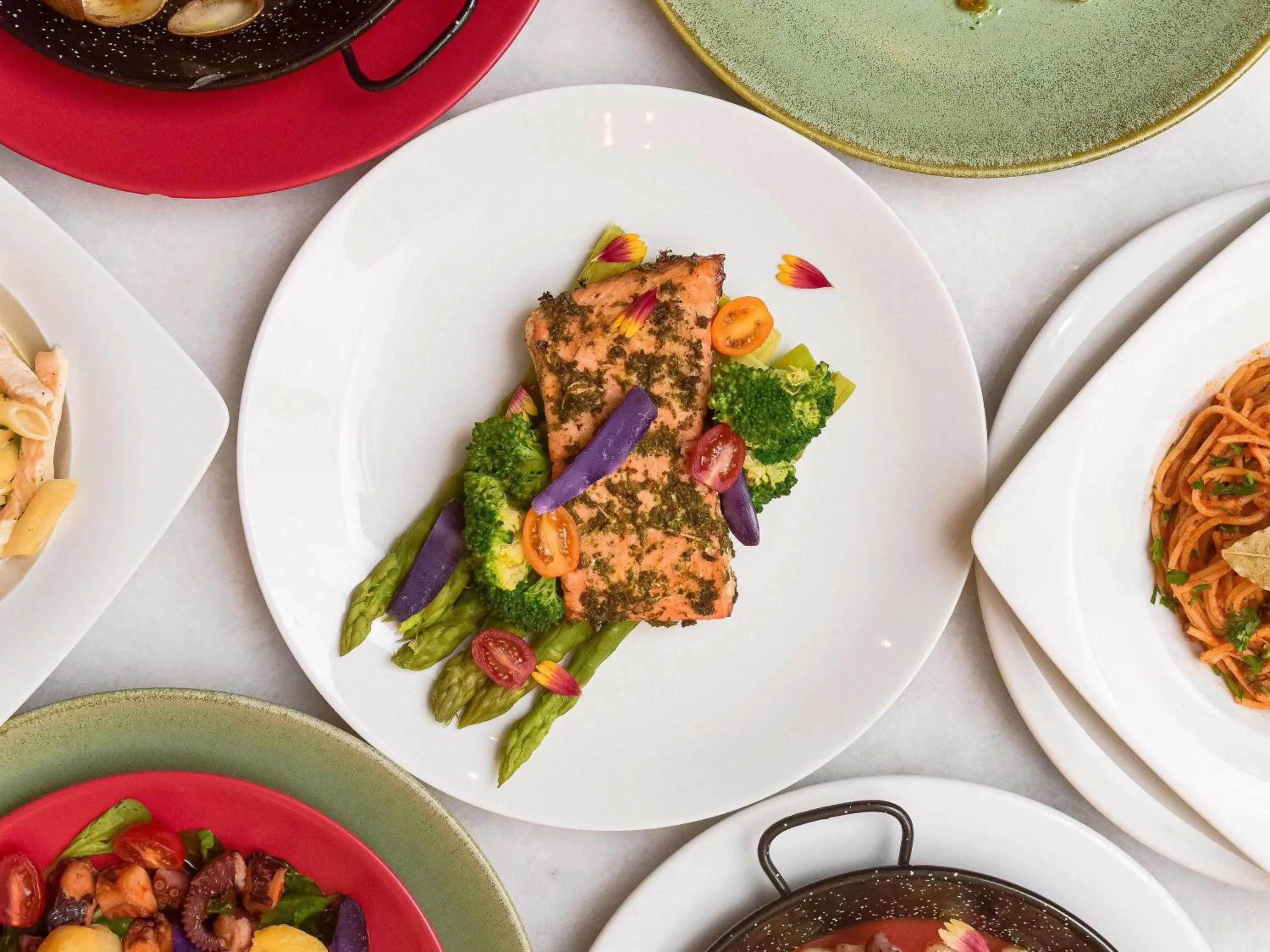 Restaurant/places to eat in Ibis Abdelmoumen Casa Centre