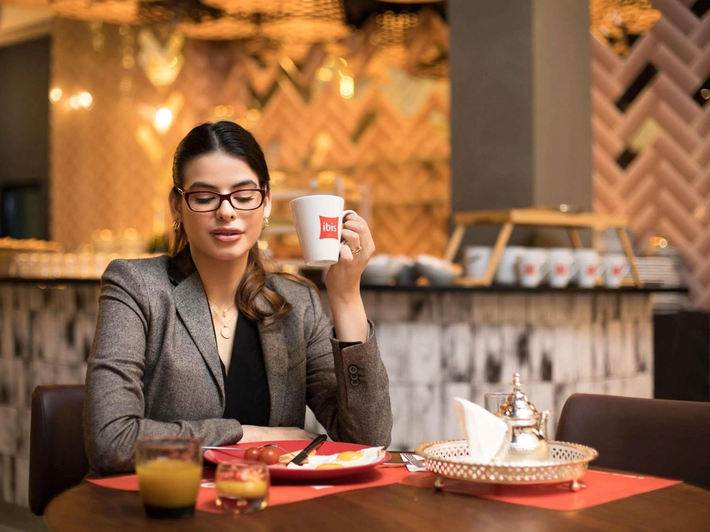 Restaurant/places to eat in Ibis Abdelmoumen Casa Centre