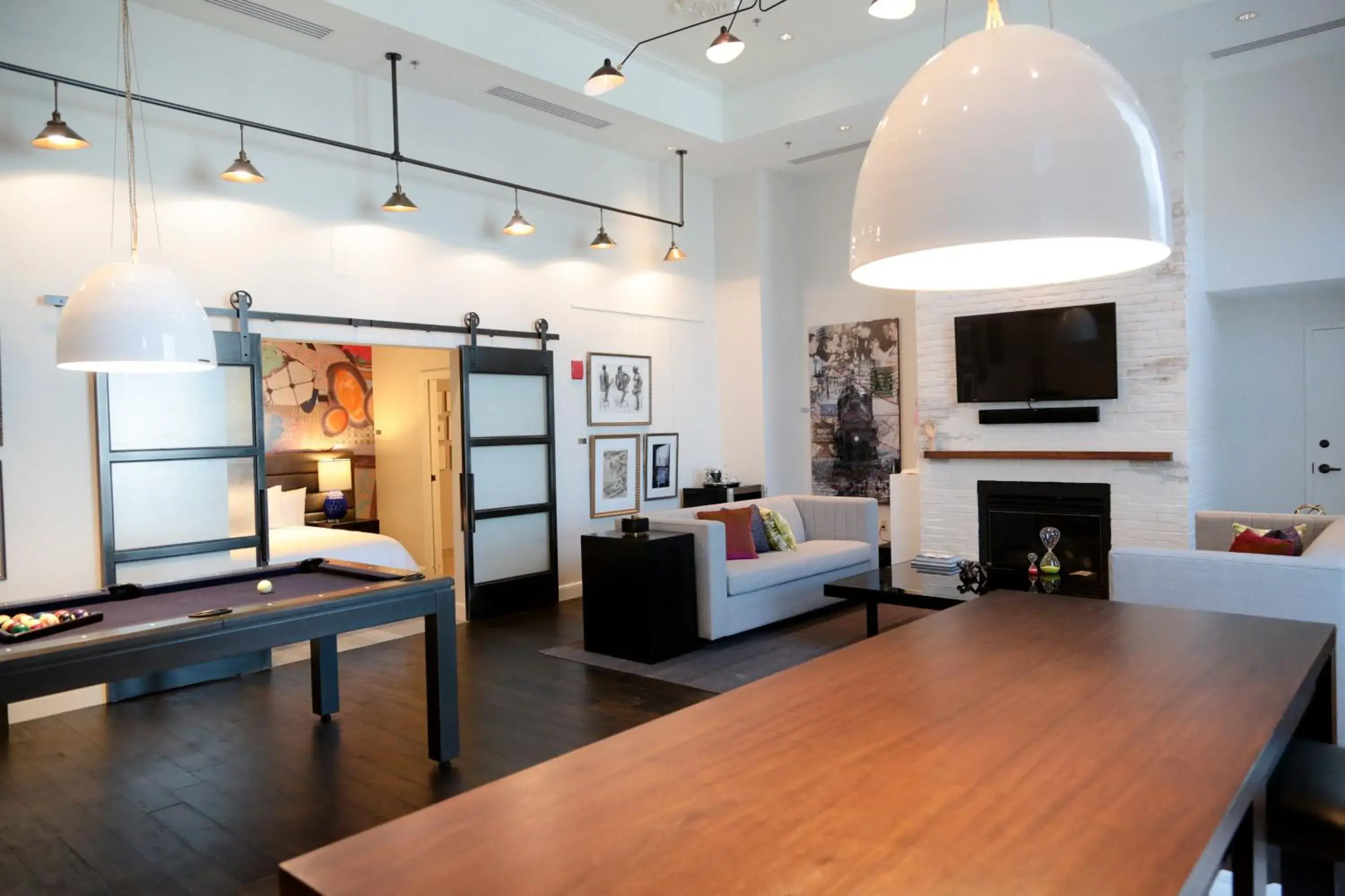 Living room, Bed in Hotel Commonwealth Living room, Bed in Hotel Commonwealth