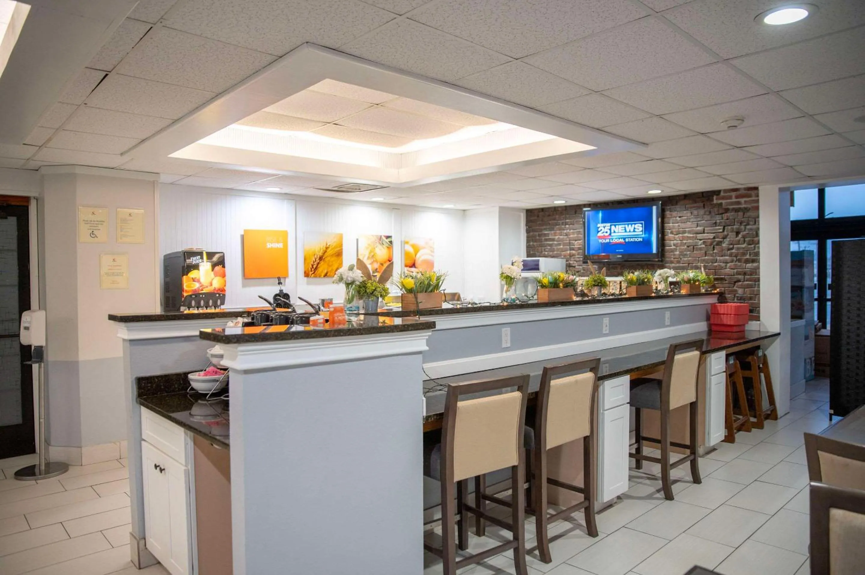 Breakfast in Comfort Inn Hyannis - Cape Cod