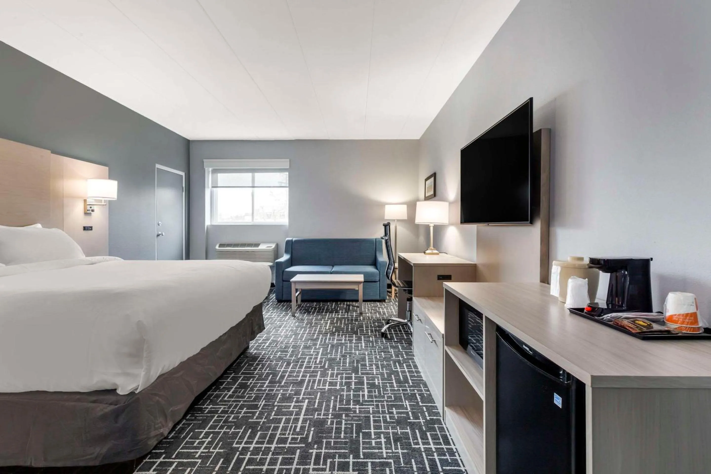 Bedroom, Bed in Comfort Inn Hyannis - Cape Cod