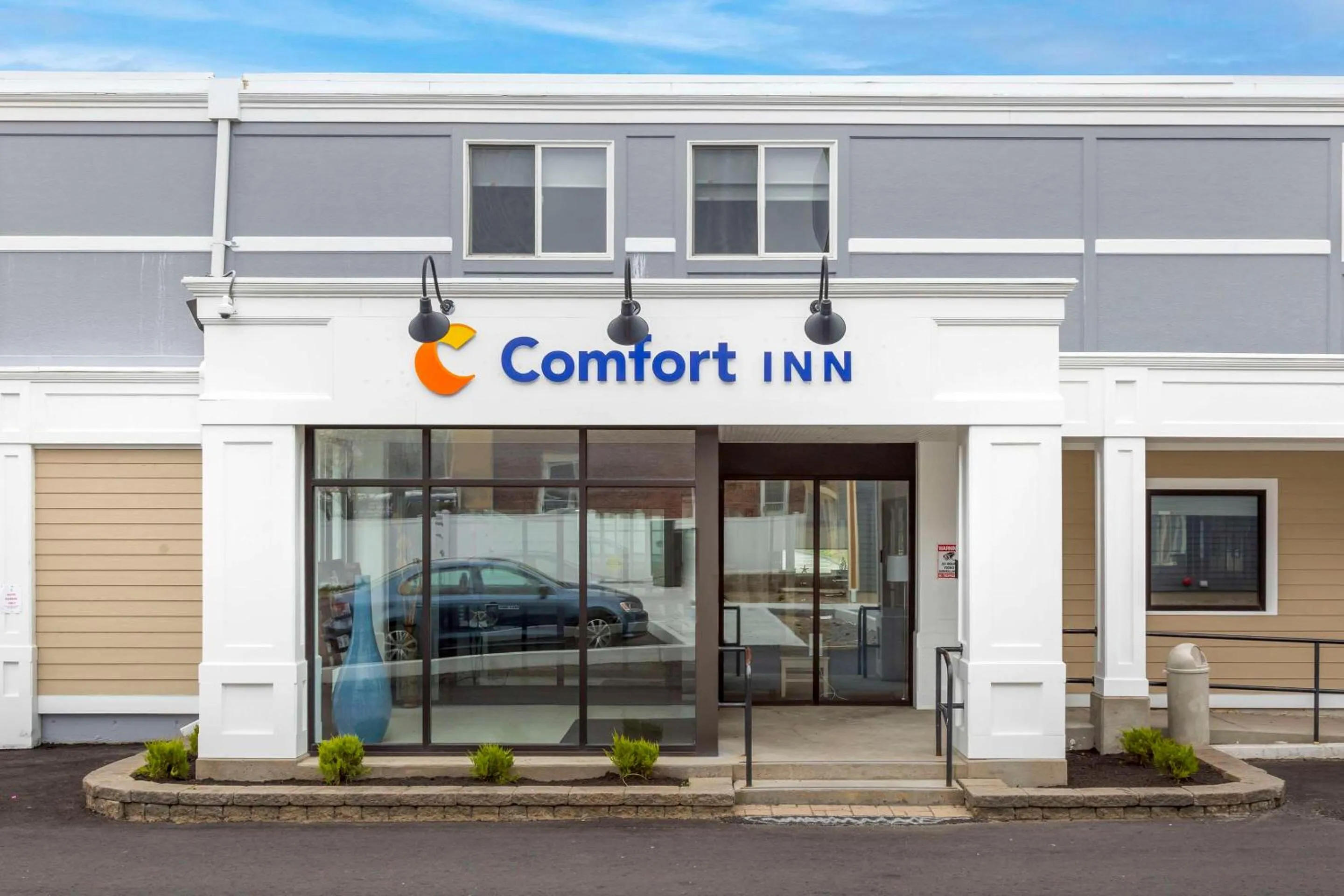 Property building in Comfort Inn Hyannis - Cape Cod