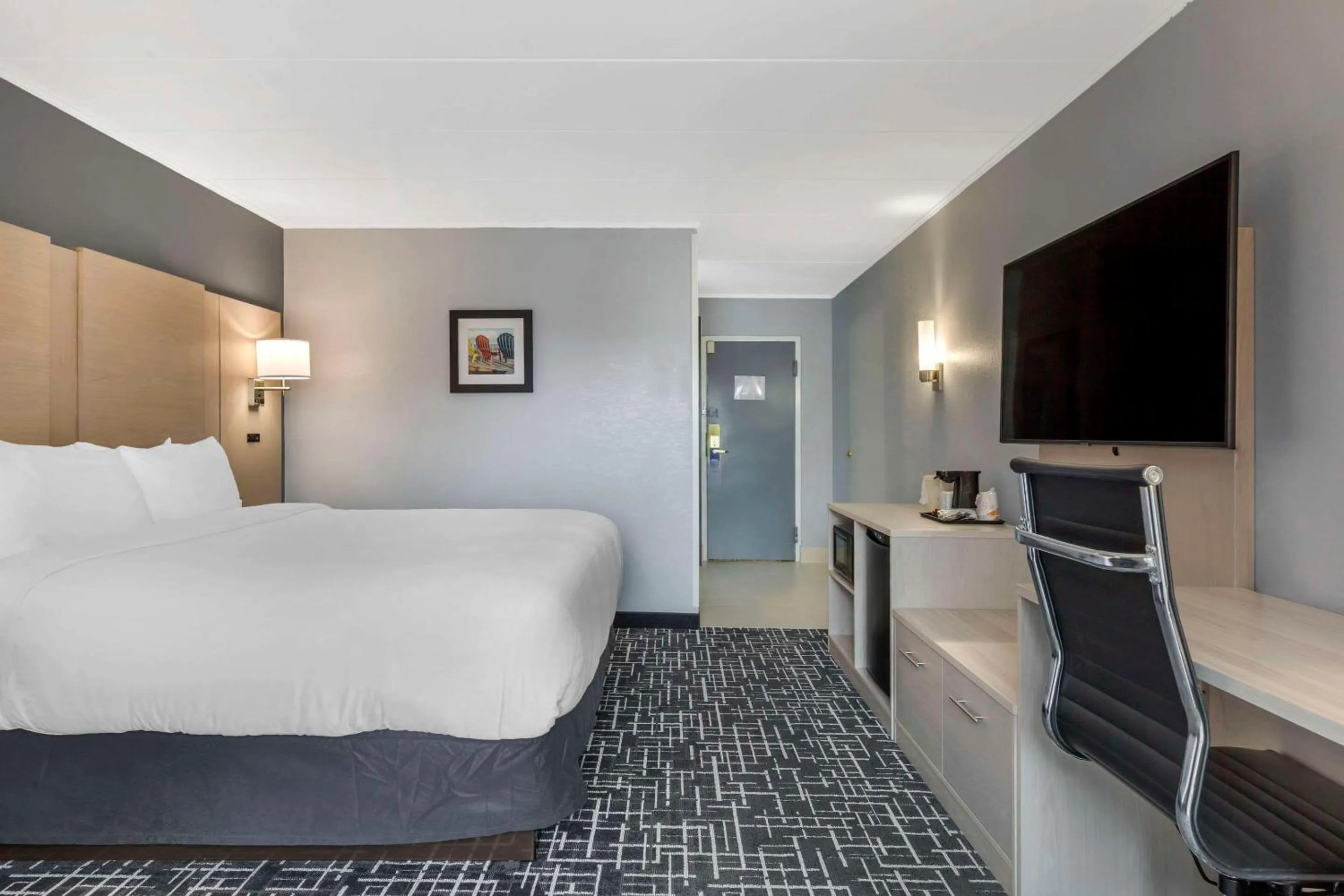 Bedroom, Bed in Comfort Inn Hyannis - Cape Cod