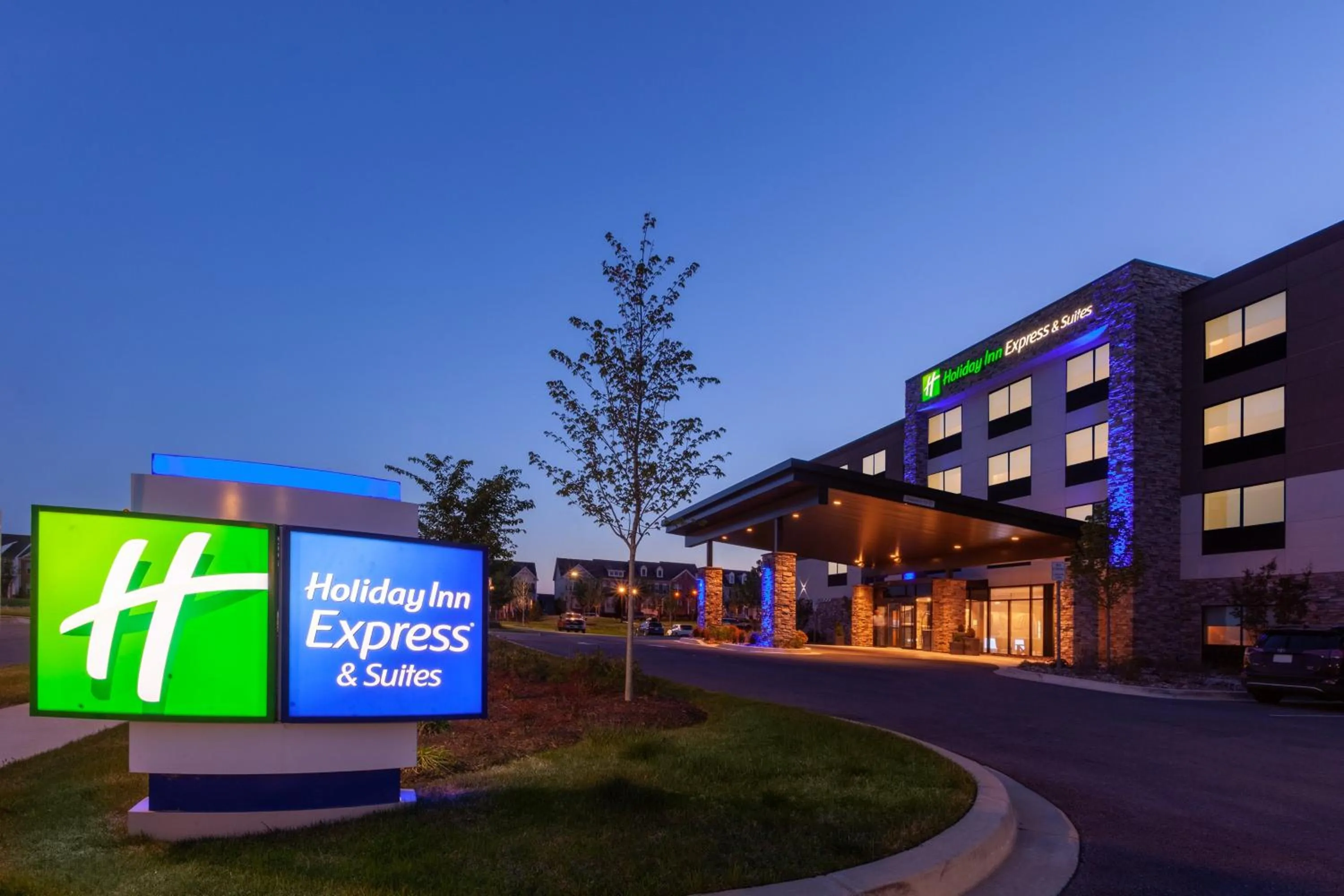 Property building in Holiday Inn Express & Suites Brunswick-Harpers Ferry Area by IHG