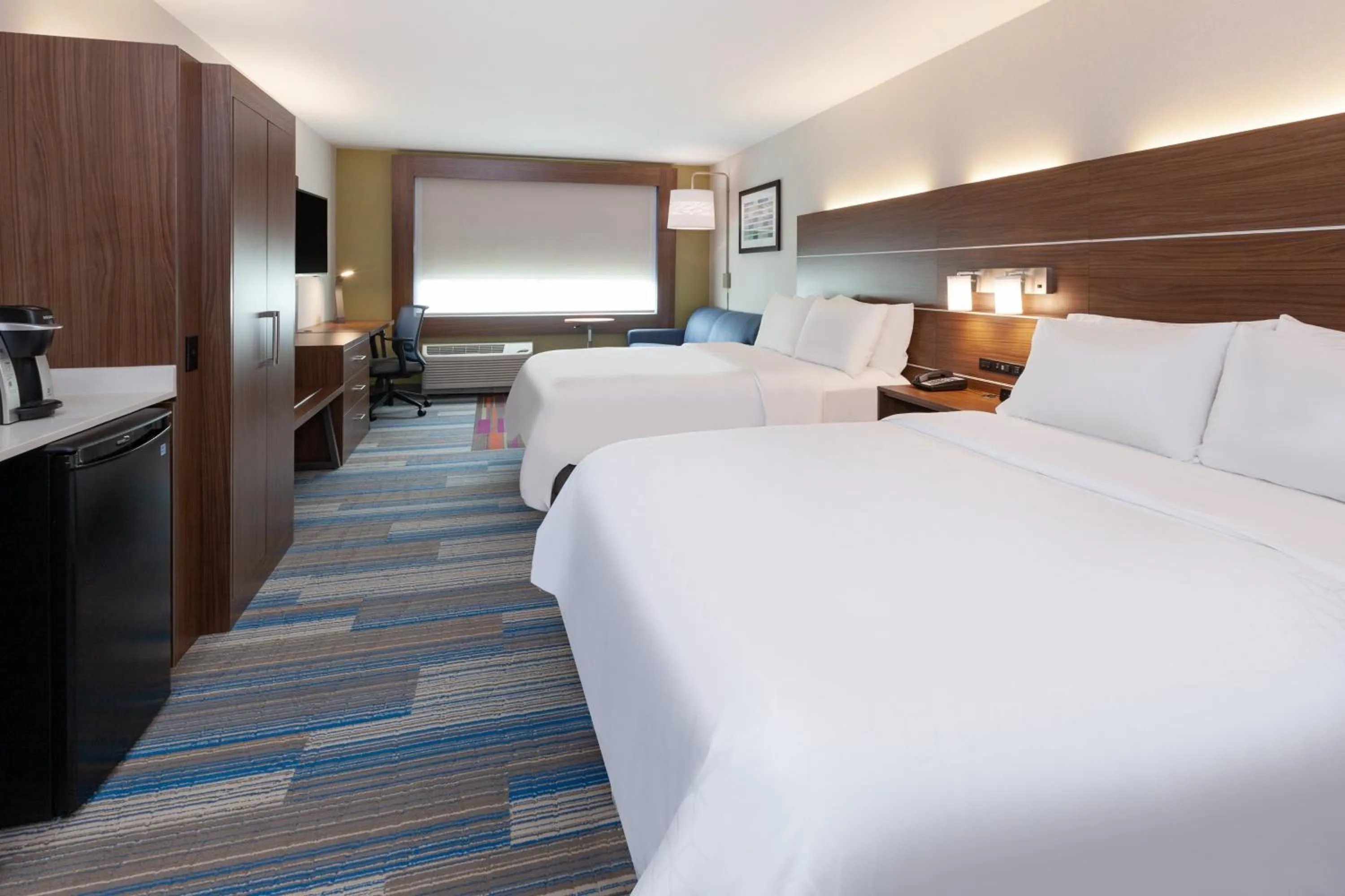 Photo of the whole room, Bed in Holiday Inn Express & Suites Brunswick-Harpers Ferry Area by IHG