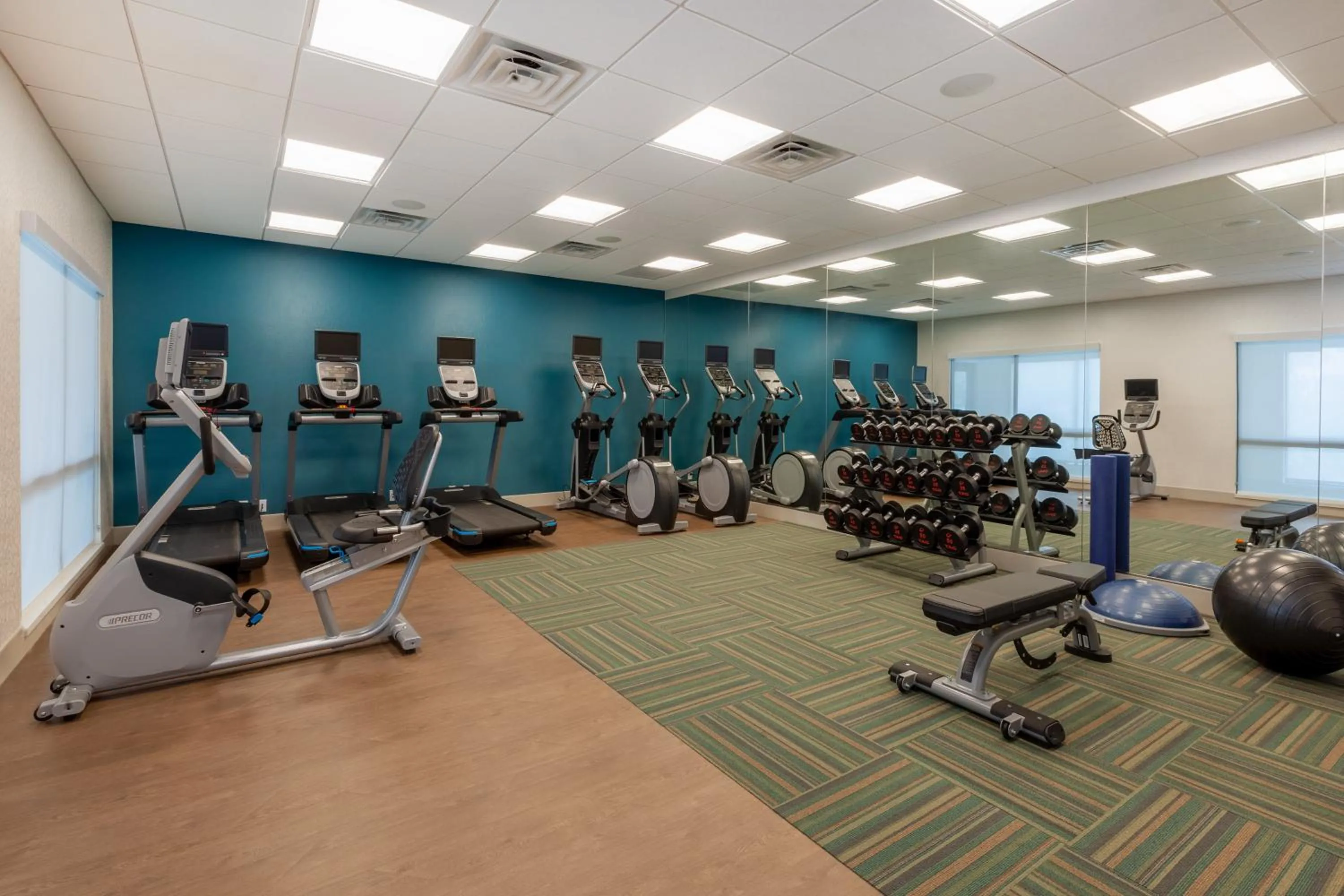 Fitness centre/facilities in Holiday Inn Express & Suites Brunswick-Harpers Ferry Area by IHG