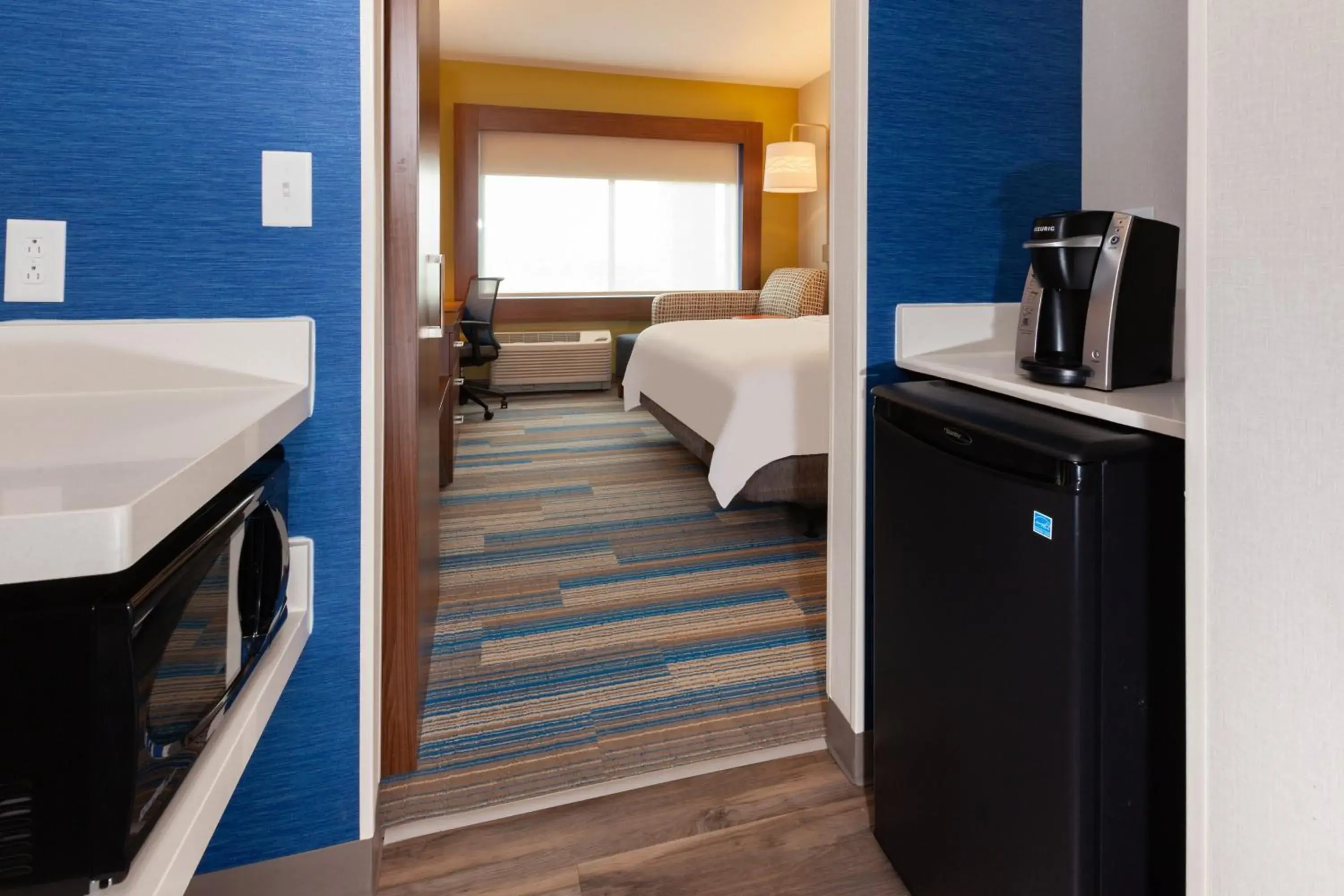 King Room - Hearing Accessible in Holiday Inn Express & Suites Brunswick-Harpers Ferry Area by IHG King Room - Hearing Accessible in Holiday Inn Express & Suites Brunswick-Harpers Ferry Area by IHG
