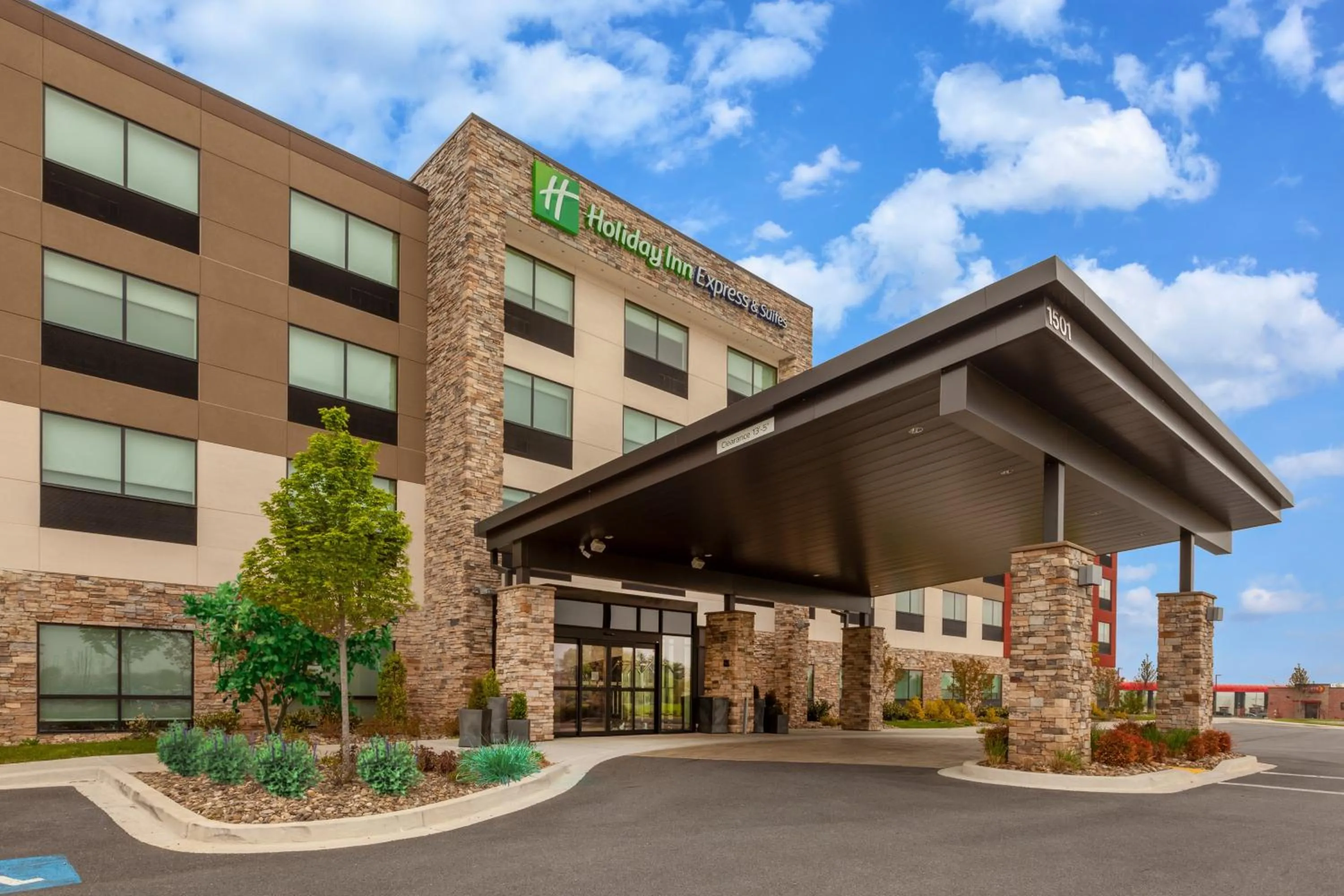 Property building in Holiday Inn Express & Suites Brunswick-Harpers Ferry Area by IHG