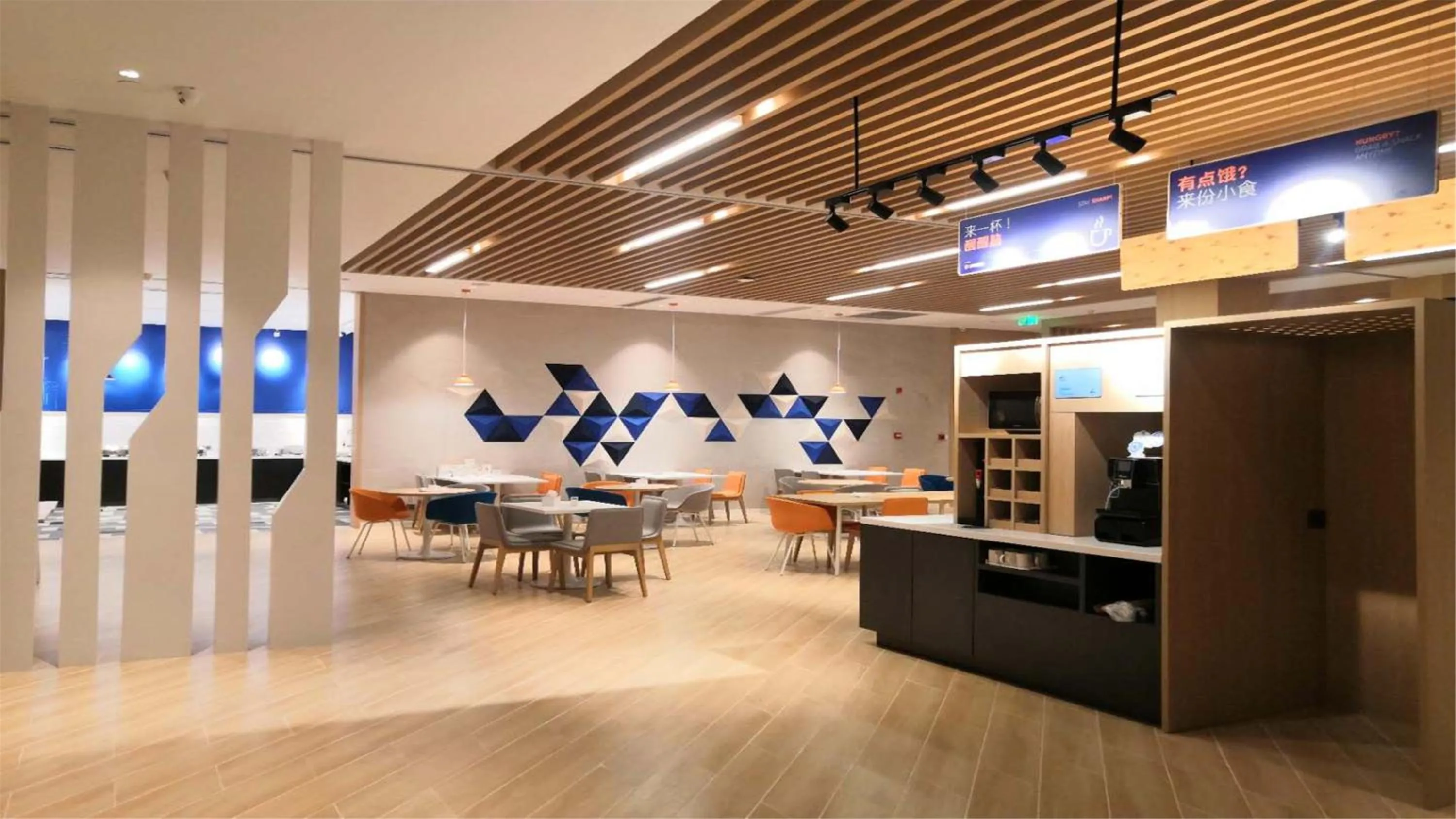 Restaurant/places to eat in Holiday Inn Express Jiangmen Jianghai by IHG