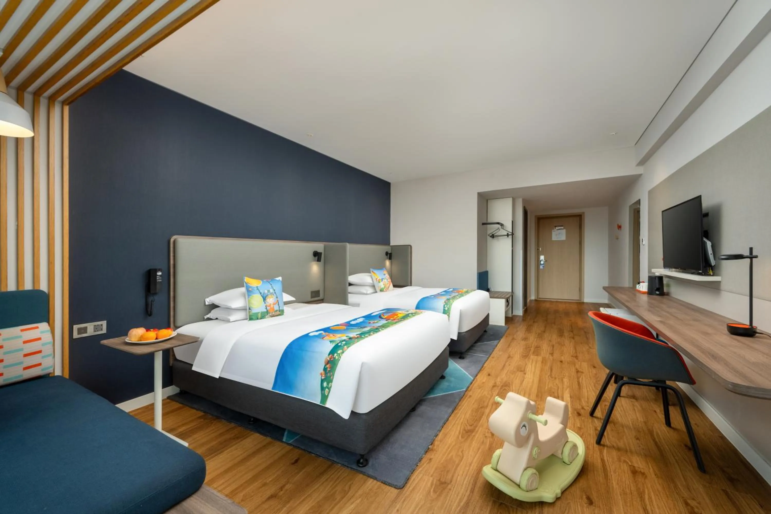 TV and multimedia, Bed in Holiday Inn Express Jiangmen Jianghai by IHG