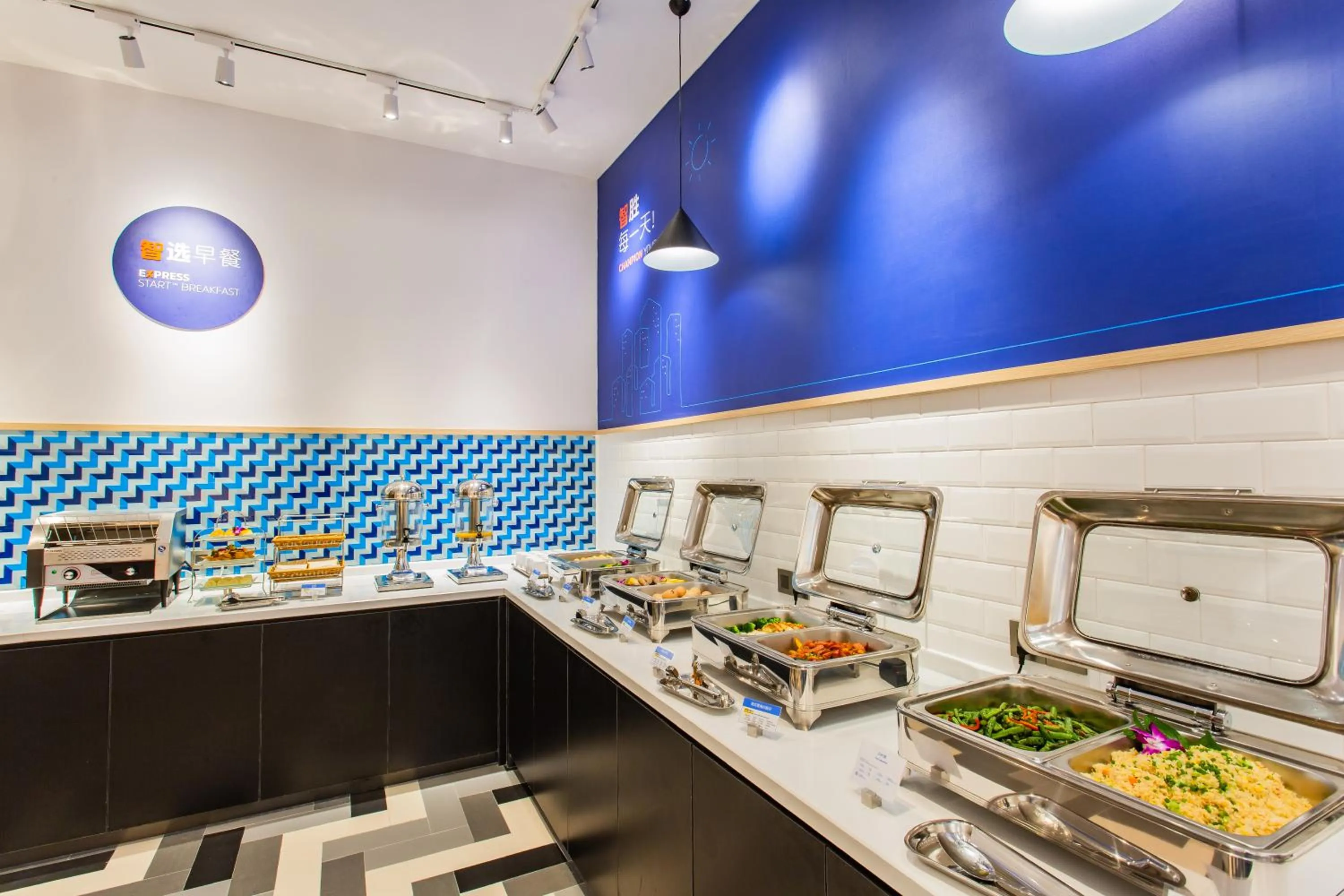 Restaurant/places to eat in Holiday Inn Express Jiangmen Jianghai by IHG