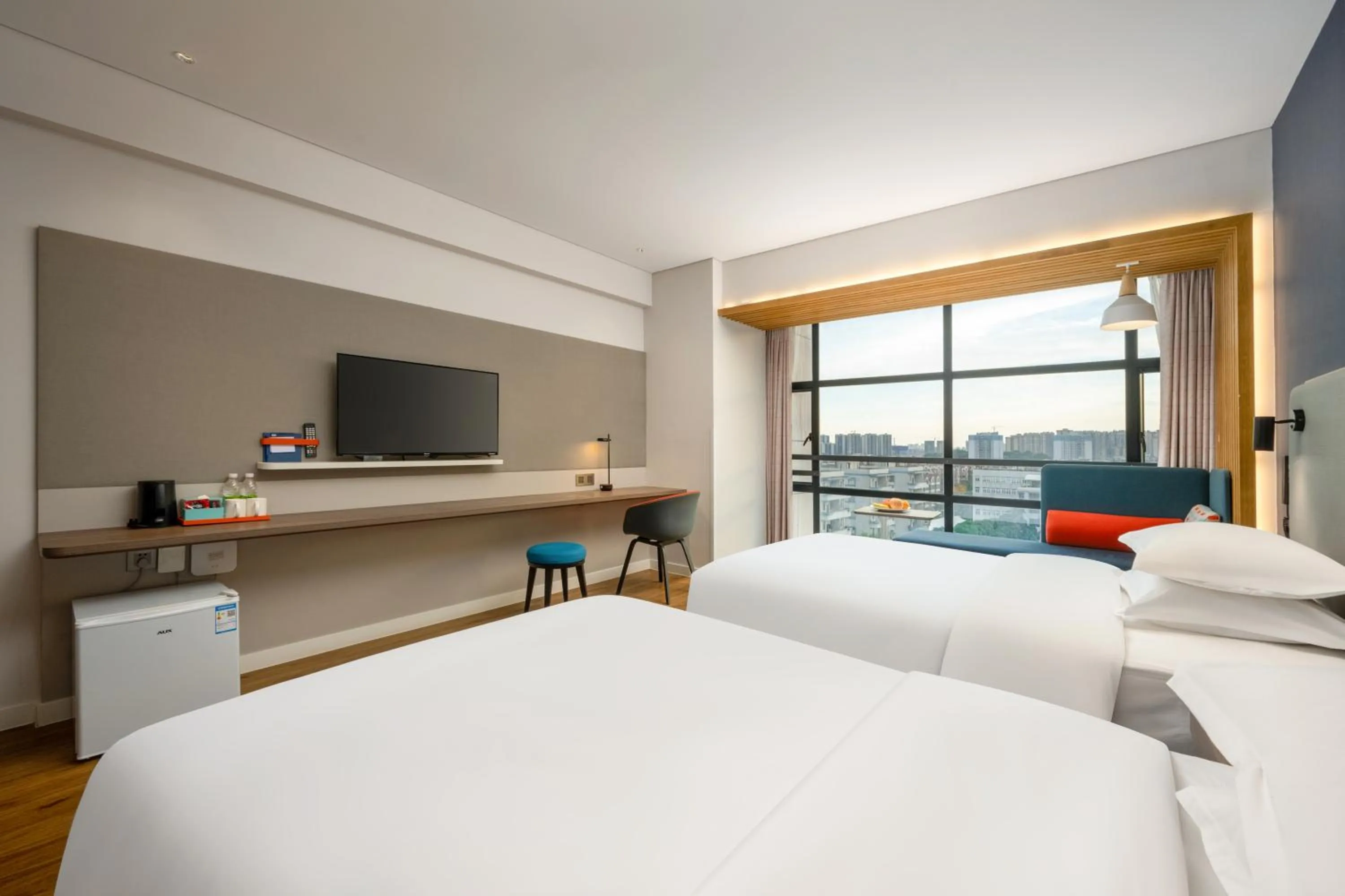 Bed in Holiday Inn Express Jiangmen Jianghai by IHG