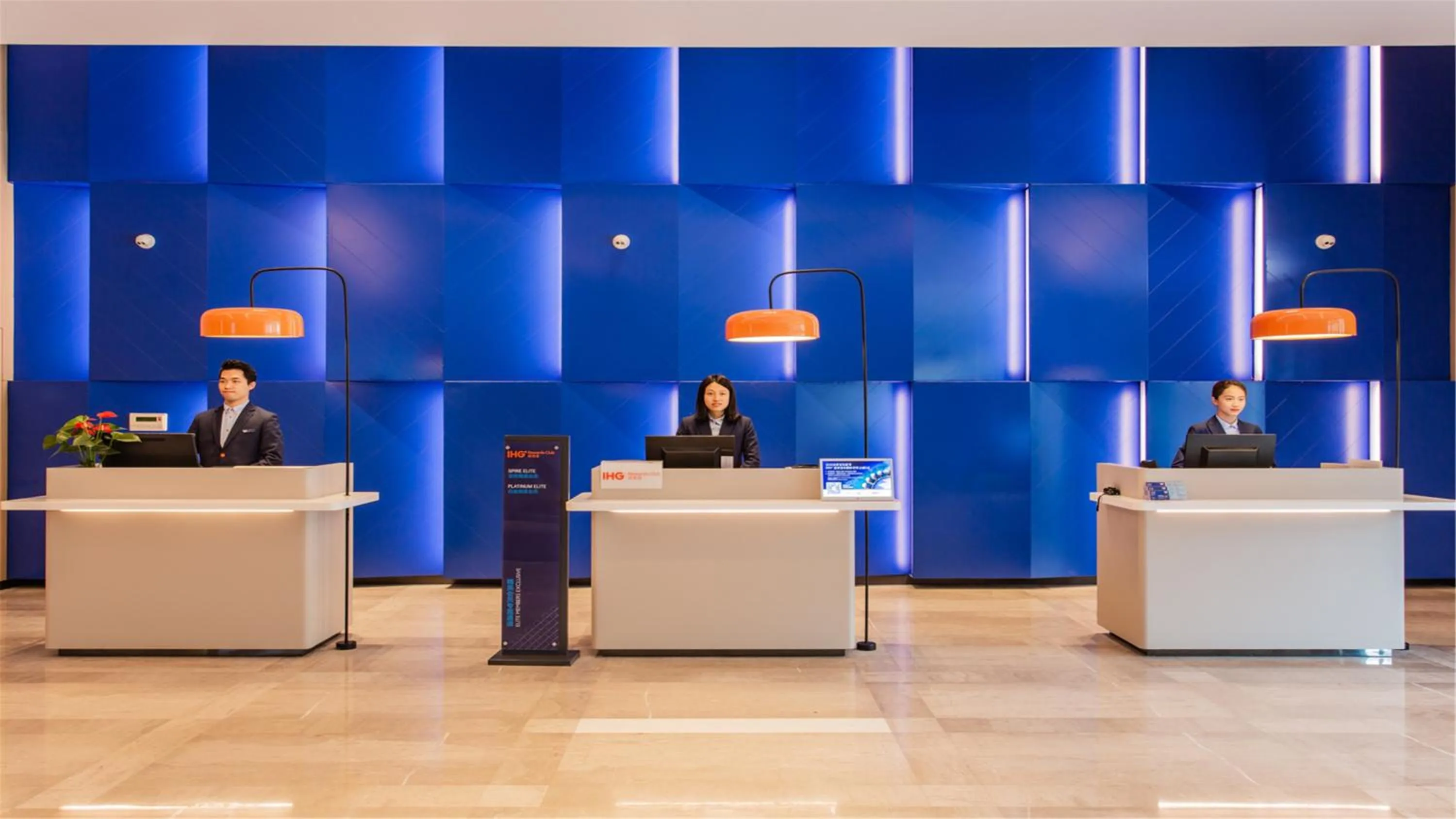 Lobby or reception in Holiday Inn Express Jiangmen Jianghai by IHG