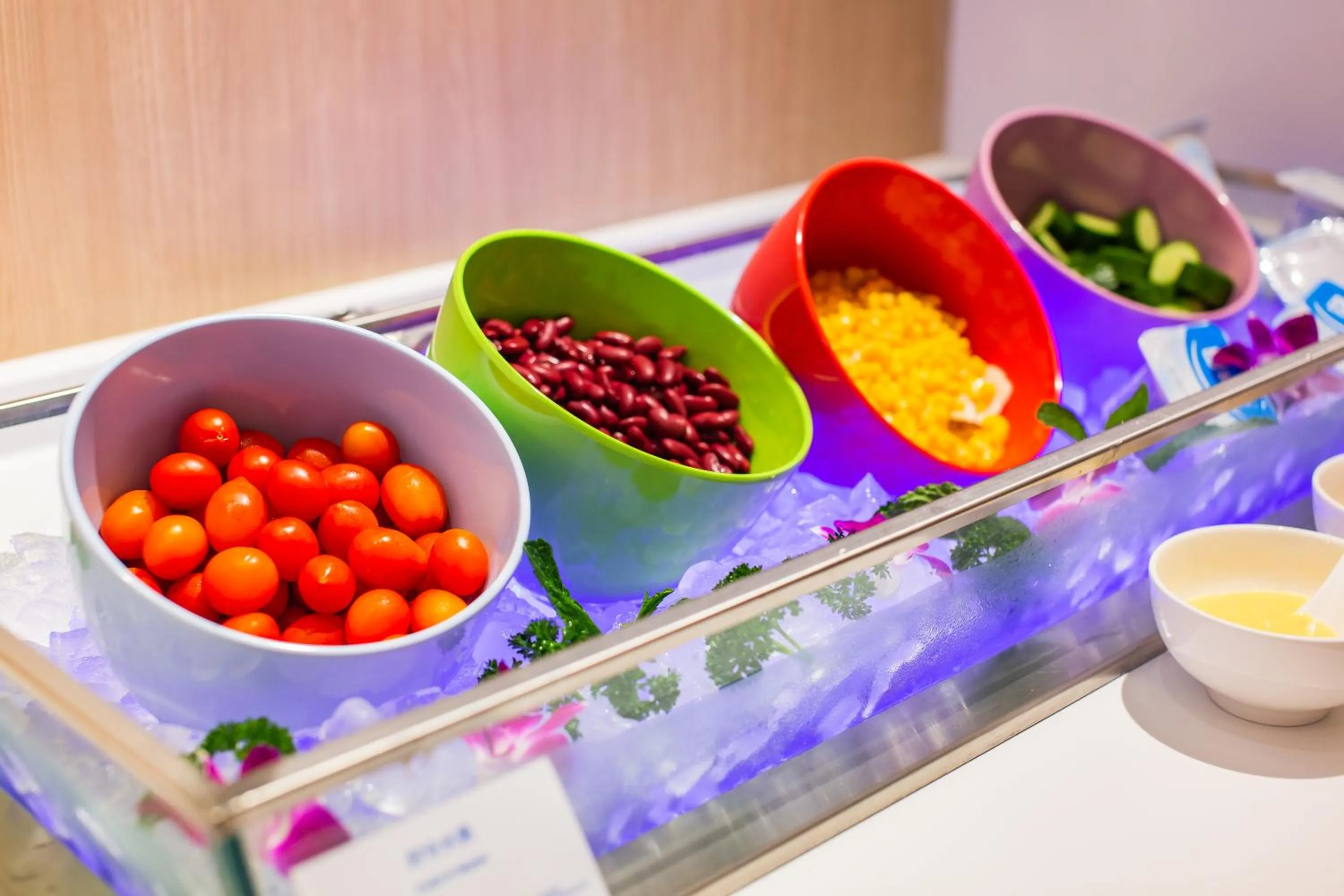 Restaurant/places to eat in Holiday Inn Express Jiangmen Jianghai by IHG