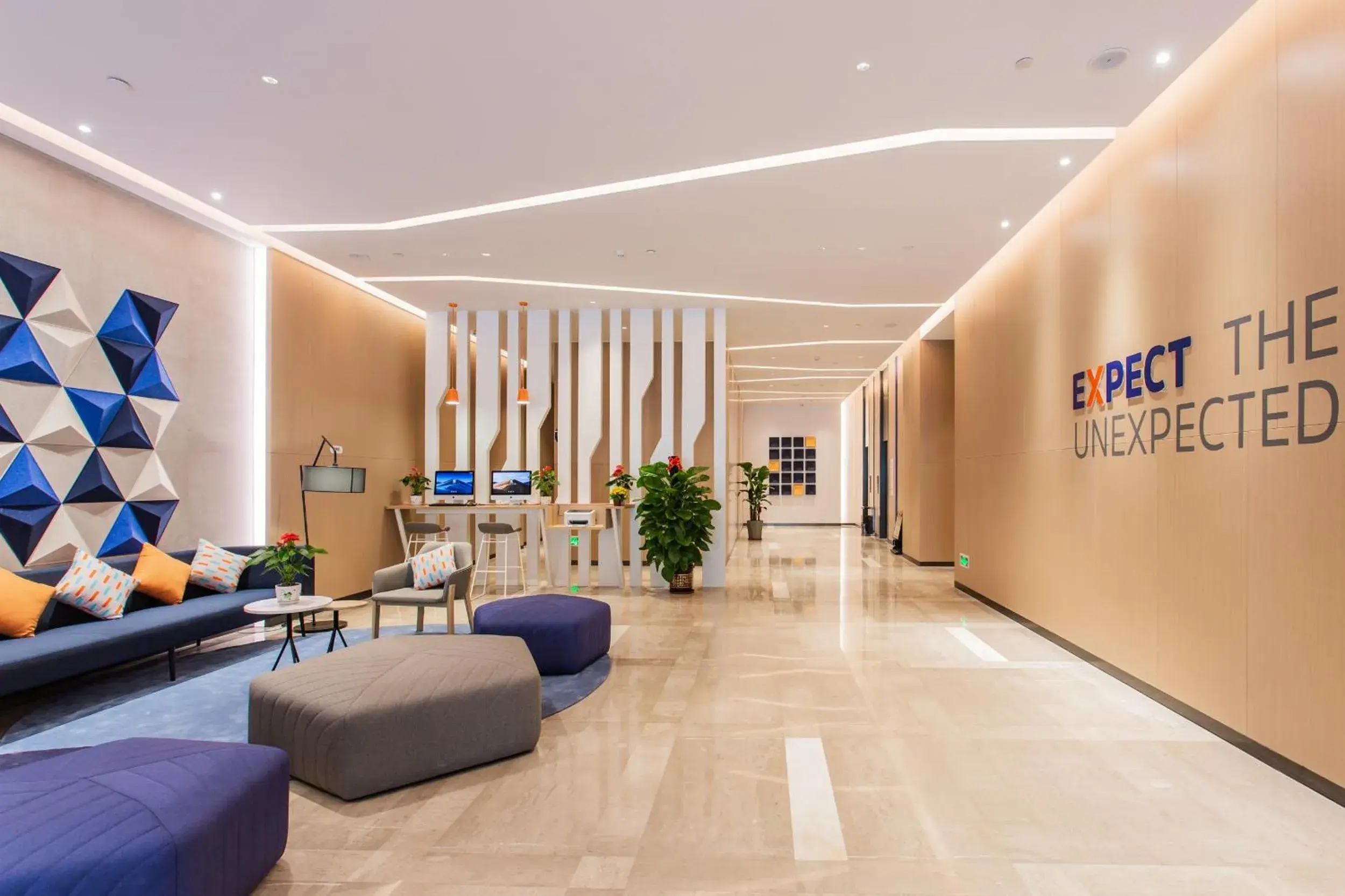 Property building in Holiday Inn Express Jiangmen Jianghai by IHG Property building in Holiday Inn Express Jiangmen Jianghai by IHG