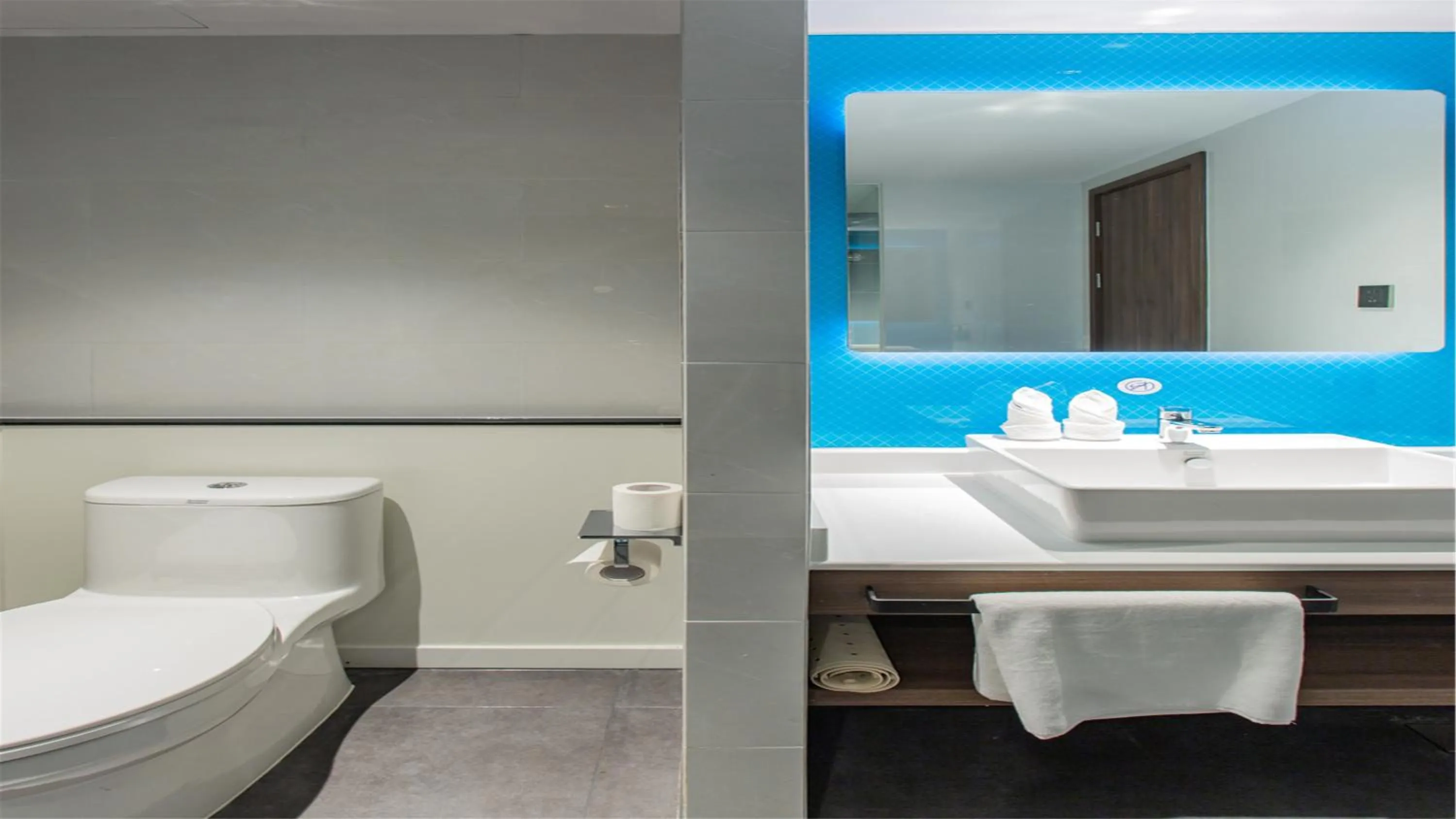 Toilet in Holiday Inn Express Jiangmen Jianghai by IHG