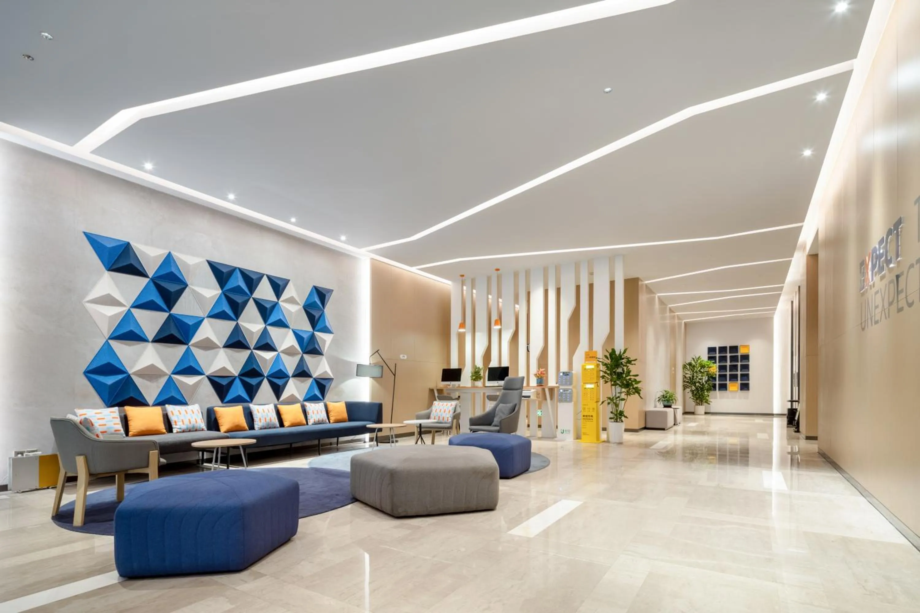 Lobby or reception in Holiday Inn Express Jiangmen Jianghai by IHG