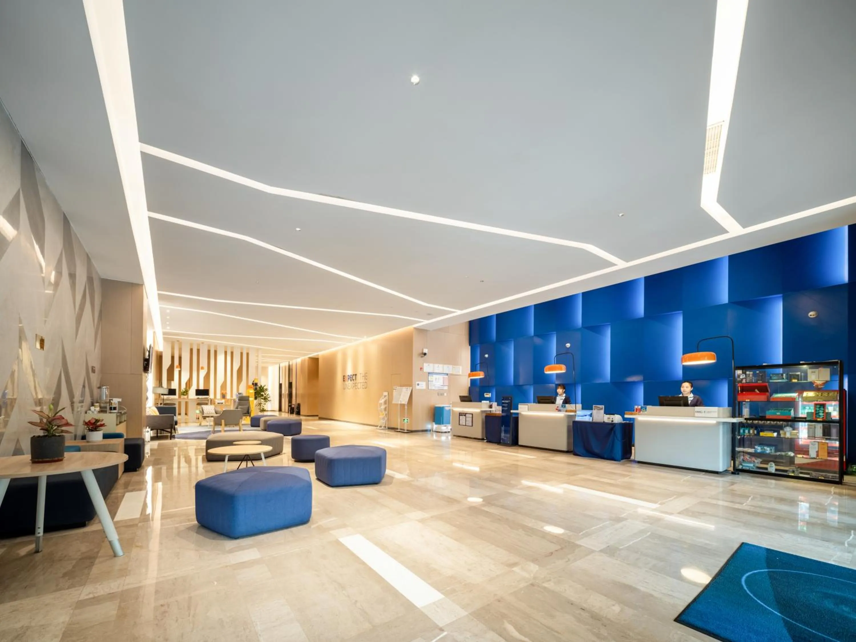 Lobby or reception in Holiday Inn Express Jiangmen Jianghai by IHG