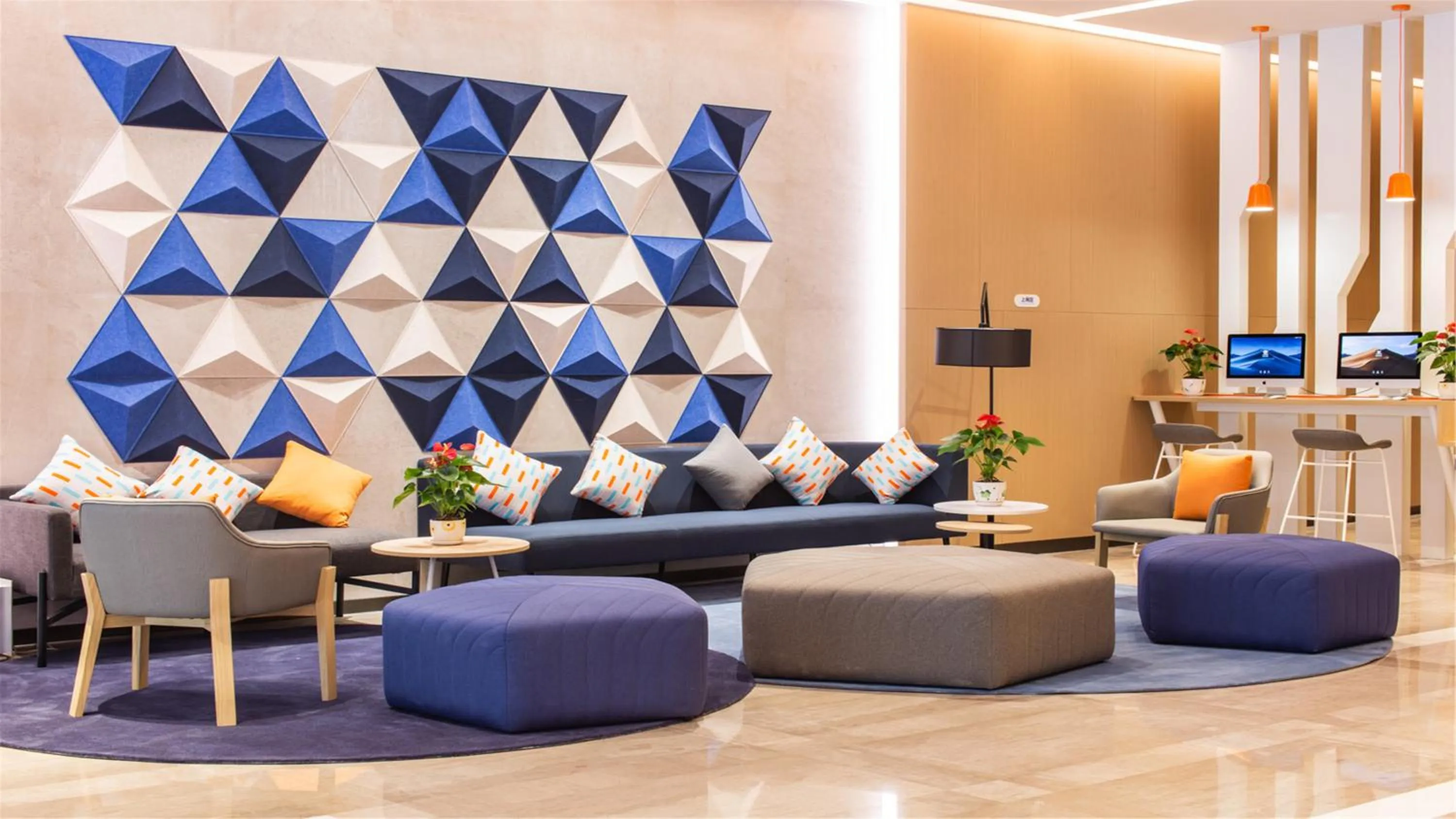 Seating area in Holiday Inn Express Jiangmen Jianghai by IHG