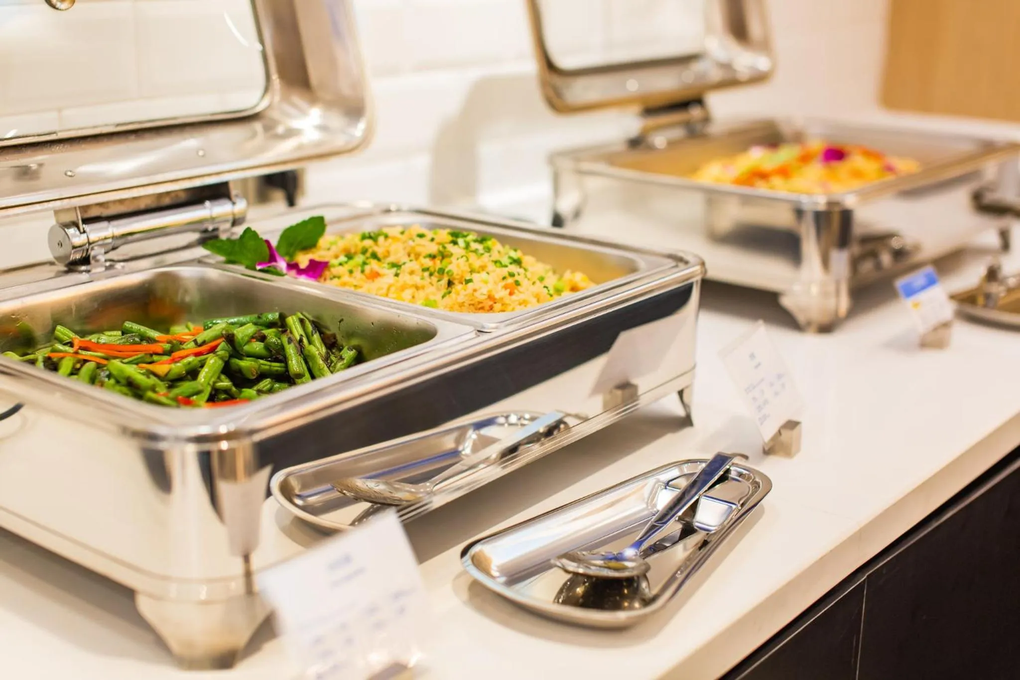 Restaurant/places to eat in Holiday Inn Express Jiangmen Jianghai by IHG