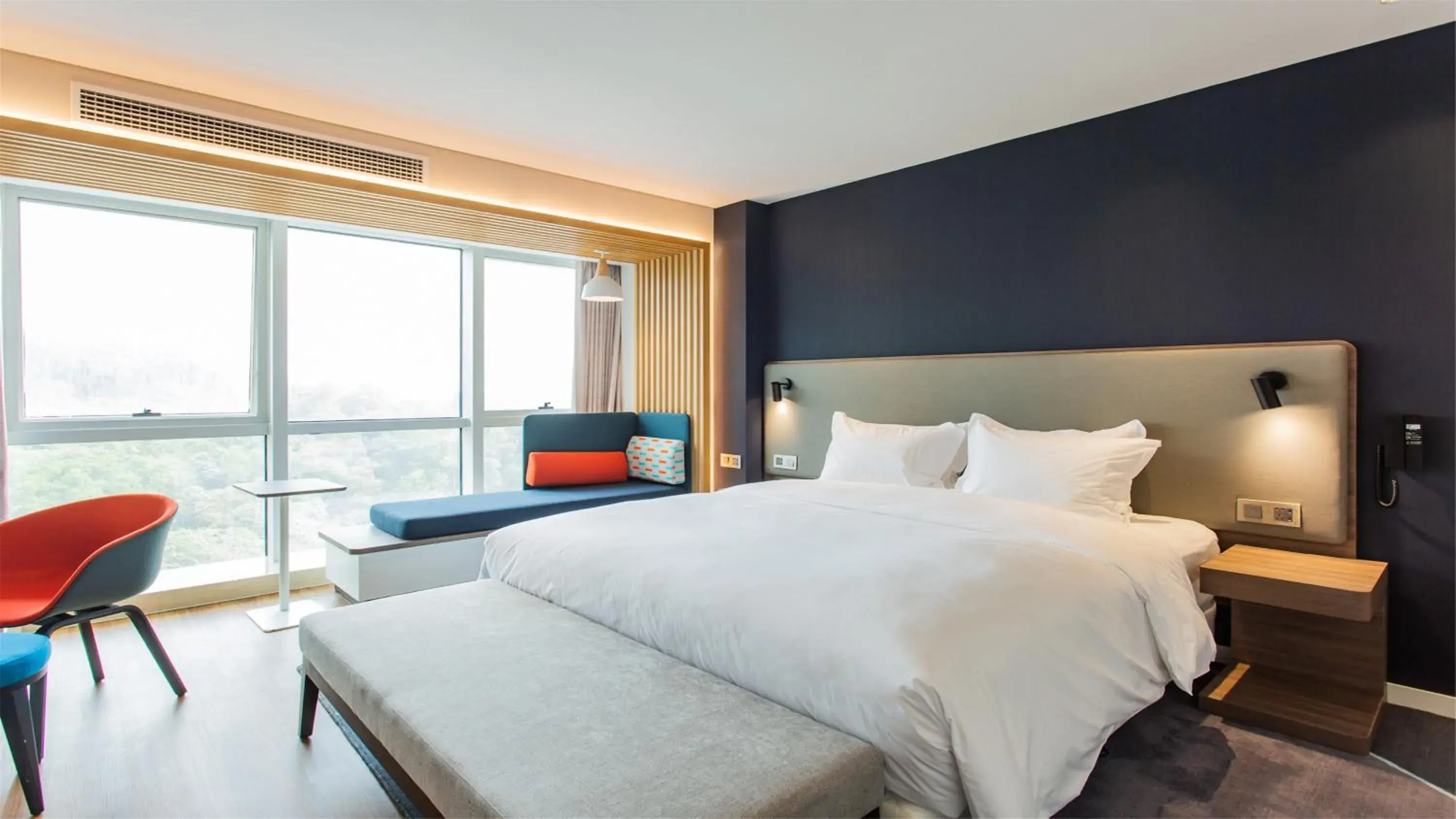 Bedroom, Bed in Holiday Inn Express Jiangmen Jianghai by IHG Bedroom, Bed in Holiday Inn Express Jiangmen Jianghai by IHG