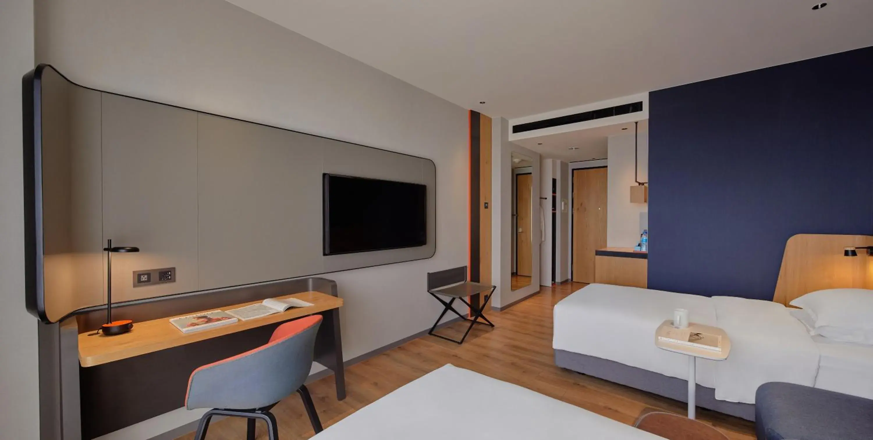 Photo of the whole room, Bed in Holiday Inn Express Chiayi by IHG Photo of the whole room, Bed in Holiday Inn Express Chiayi by IHG