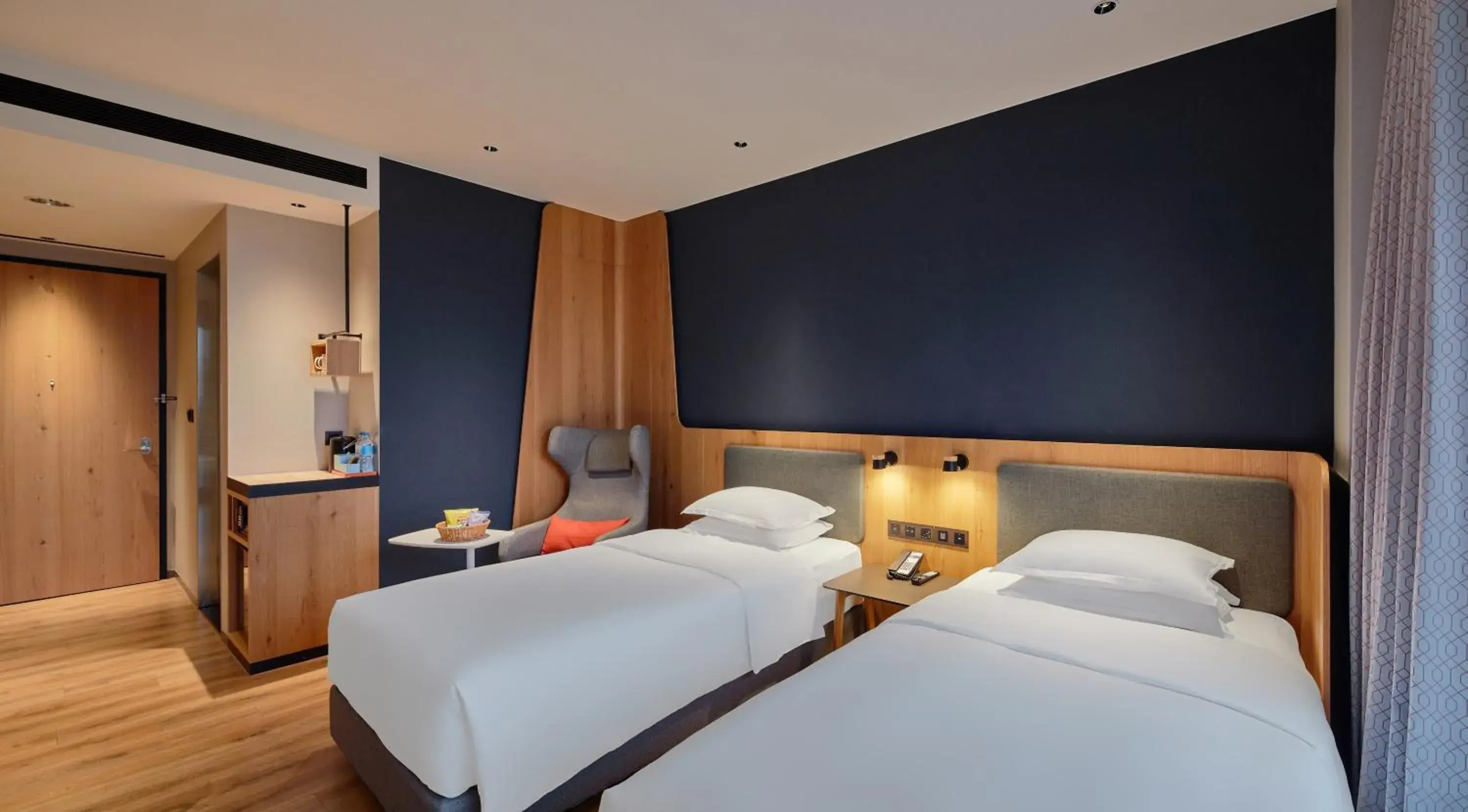 Photo of the whole room, Bed in Holiday Inn Express Chiayi by IHG Photo of the whole room, Bed in Holiday Inn Express Chiayi by IHG