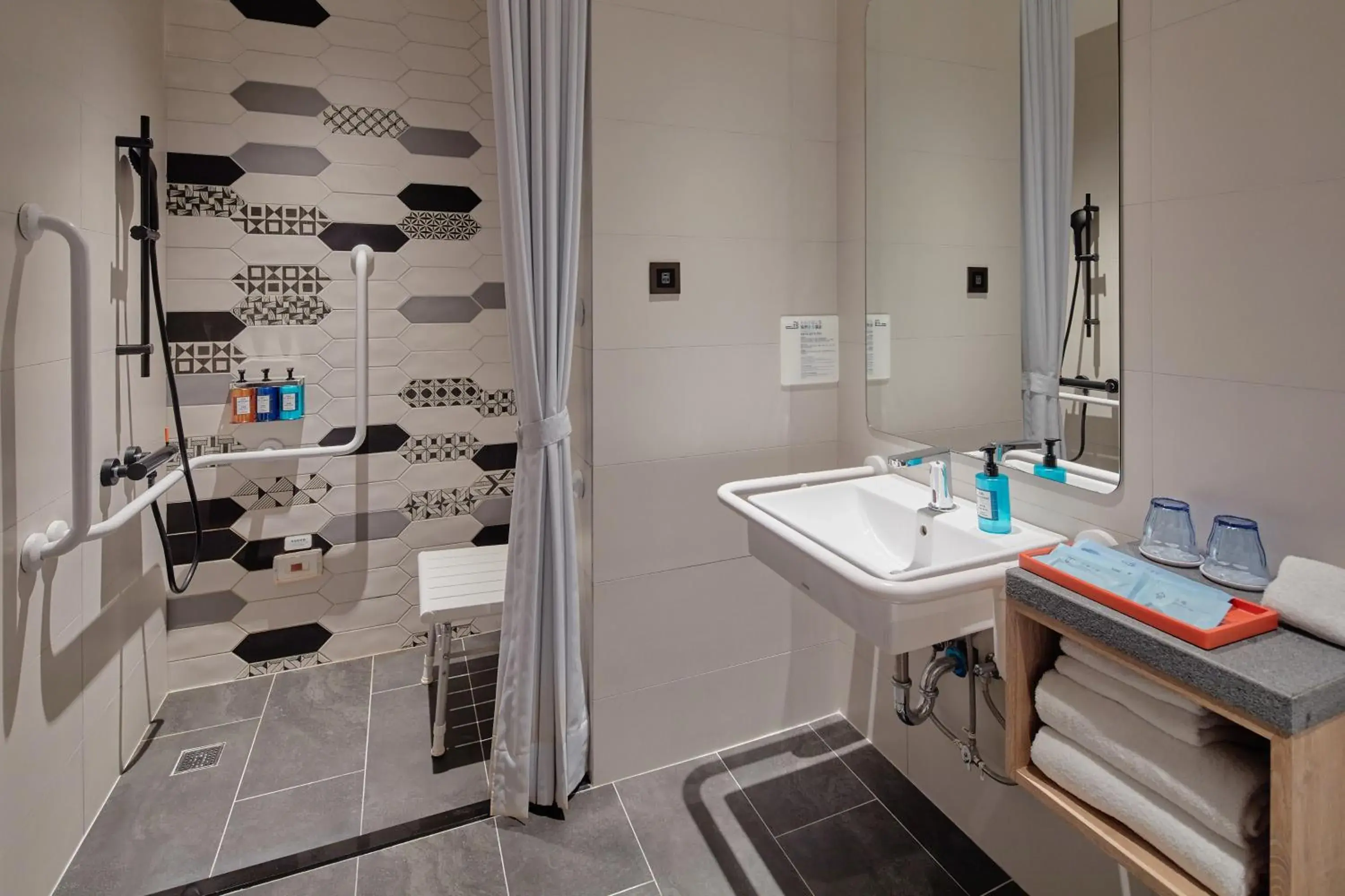 Bathroom in Holiday Inn Express Chiayi by IHG Bathroom in Holiday Inn Express Chiayi by IHG