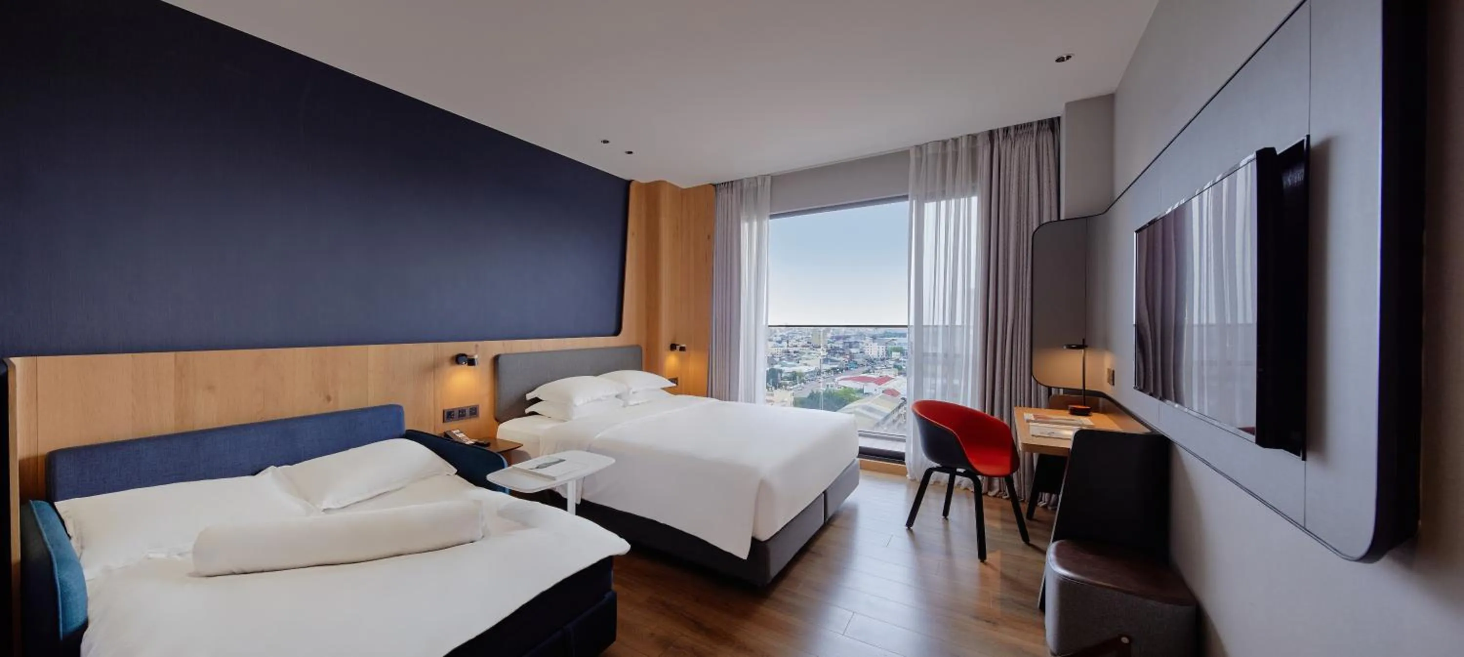 Photo of the whole room, Bed in Holiday Inn Express Chiayi by IHG