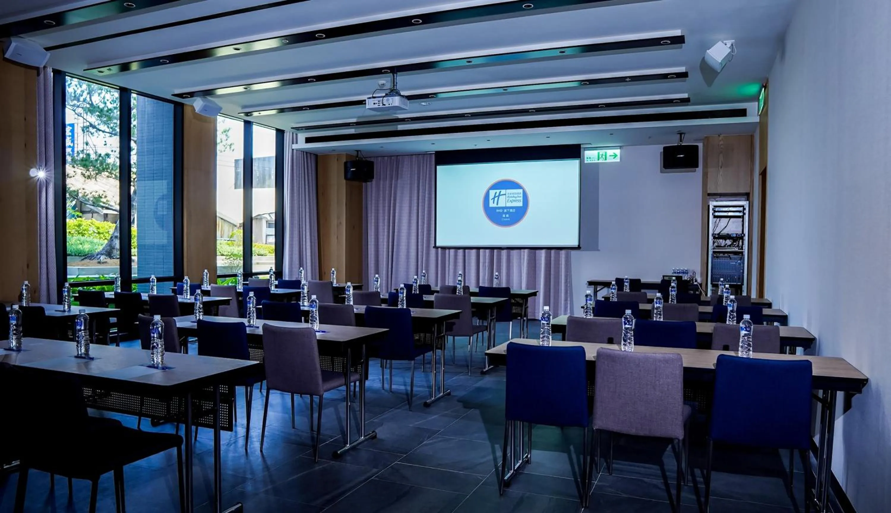 Meeting/conference room in Holiday Inn Express Chiayi by IHG