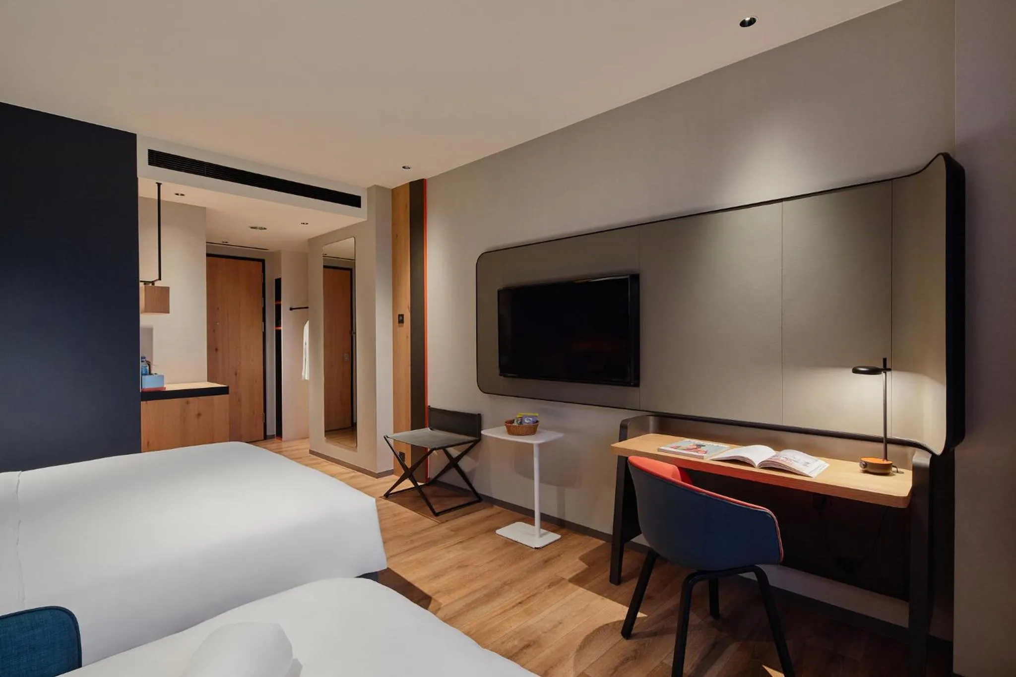 Photo of the whole room, Bed in Holiday Inn Express Chiayi by IHG