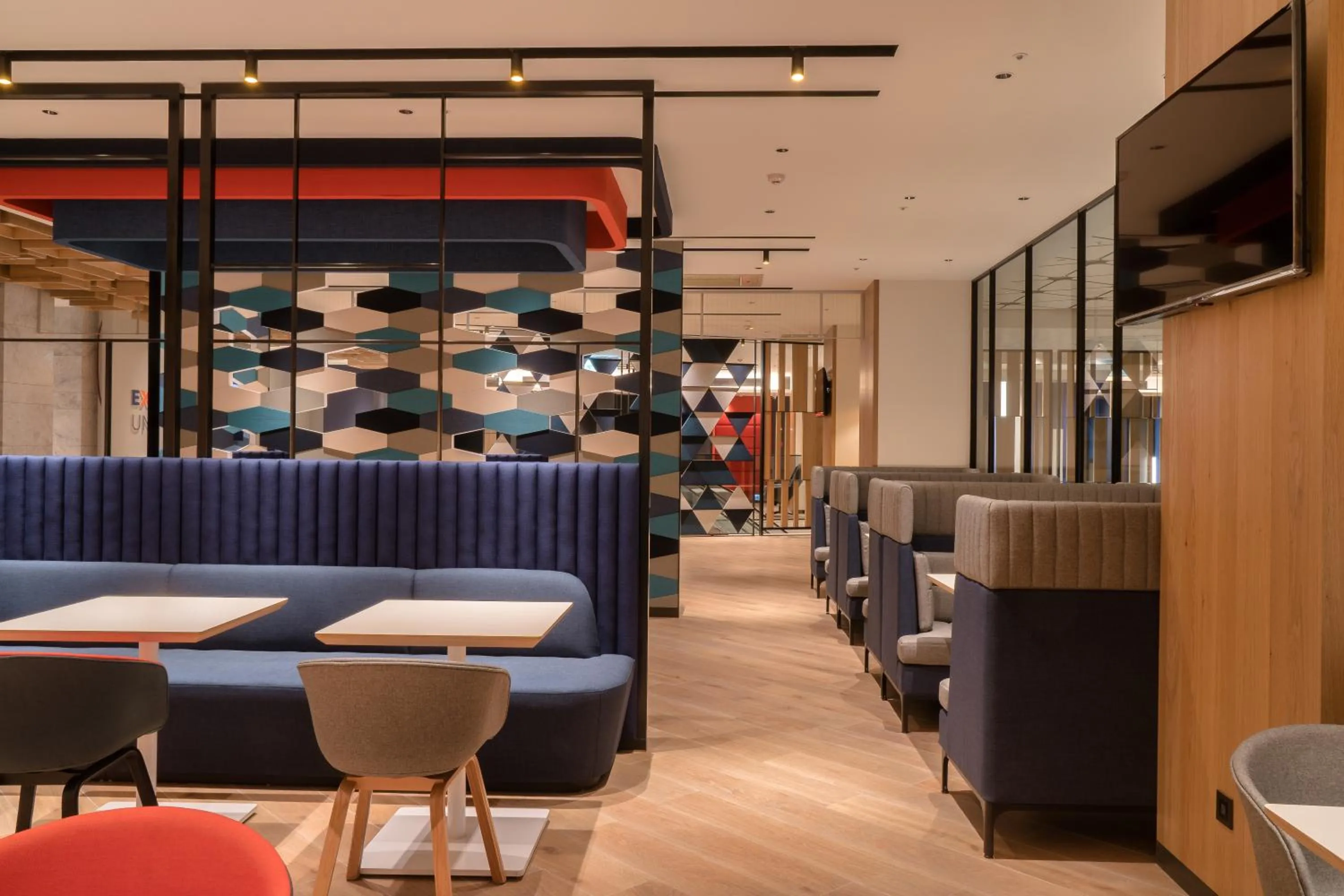 Dining area in Holiday Inn Express Chiayi by IHG