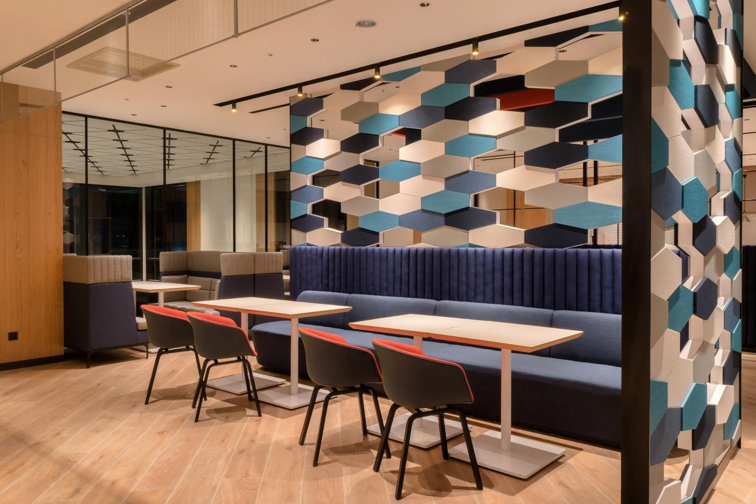 Dining area in Holiday Inn Express Chiayi by IHG