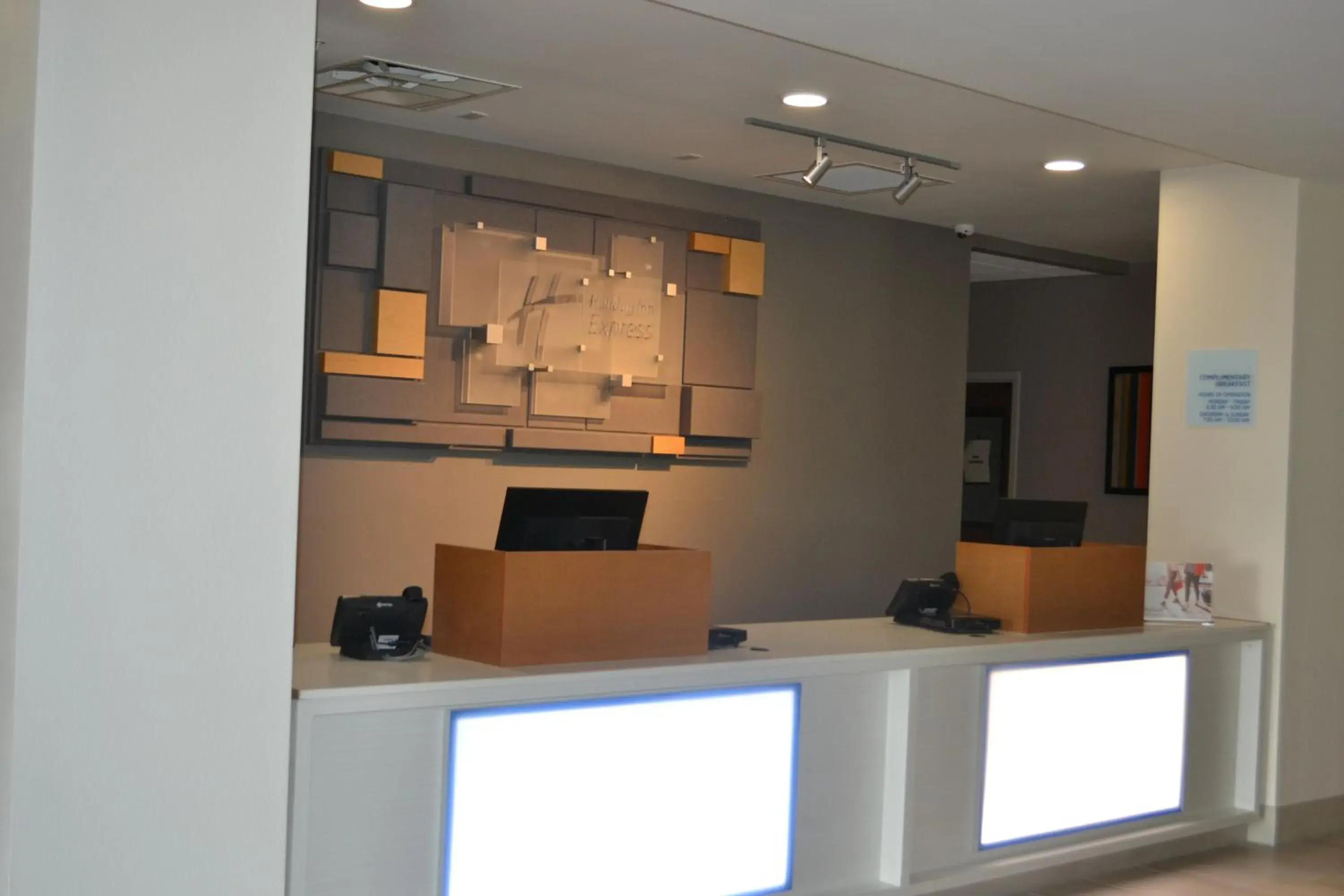 Property building in Holiday Inn Express Tallahassee-University Central by IHG Property building in Holiday Inn Express Tallahassee-University Central by IHG