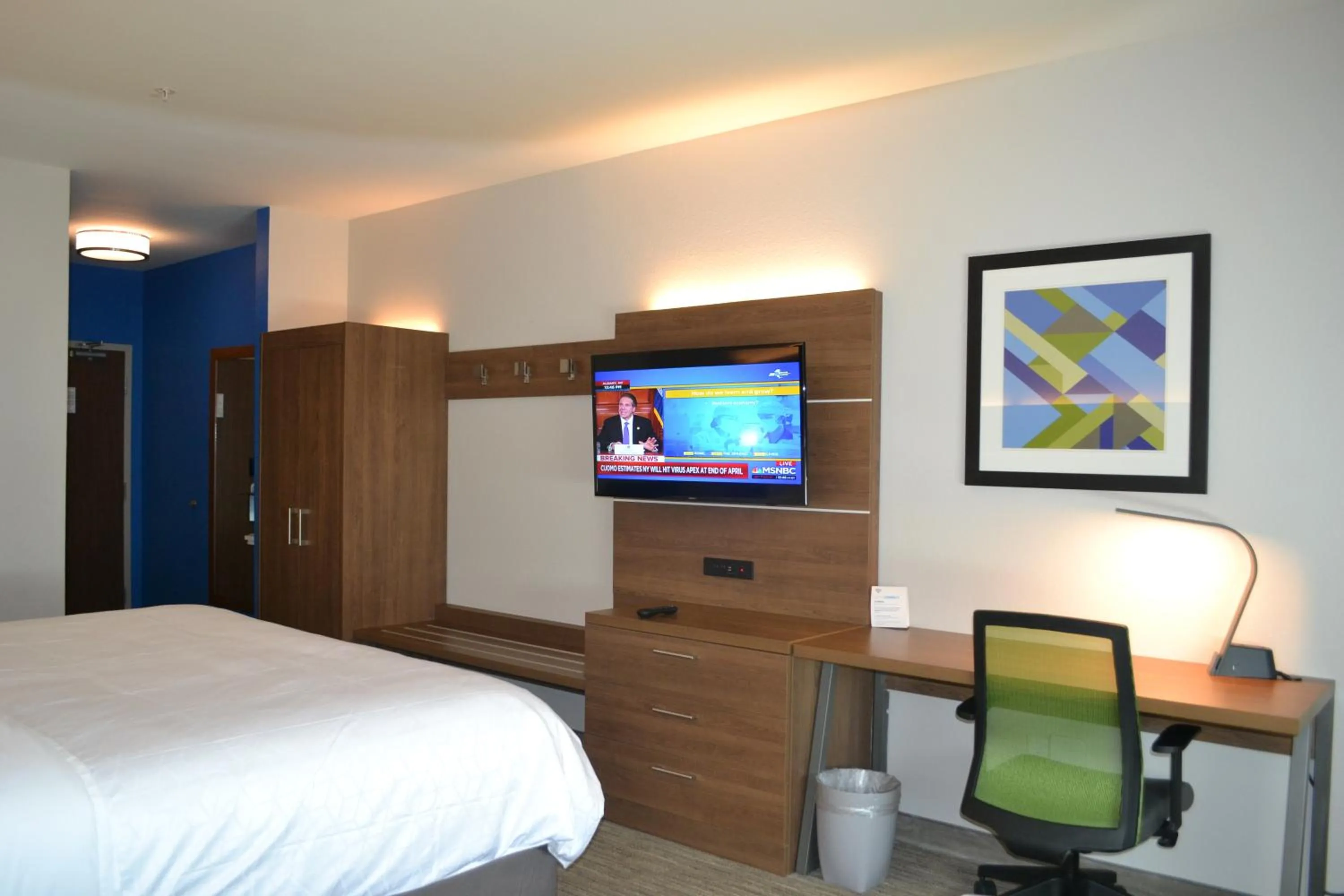 TV and multimedia in Holiday Inn Express Tallahassee-University Central by IHG