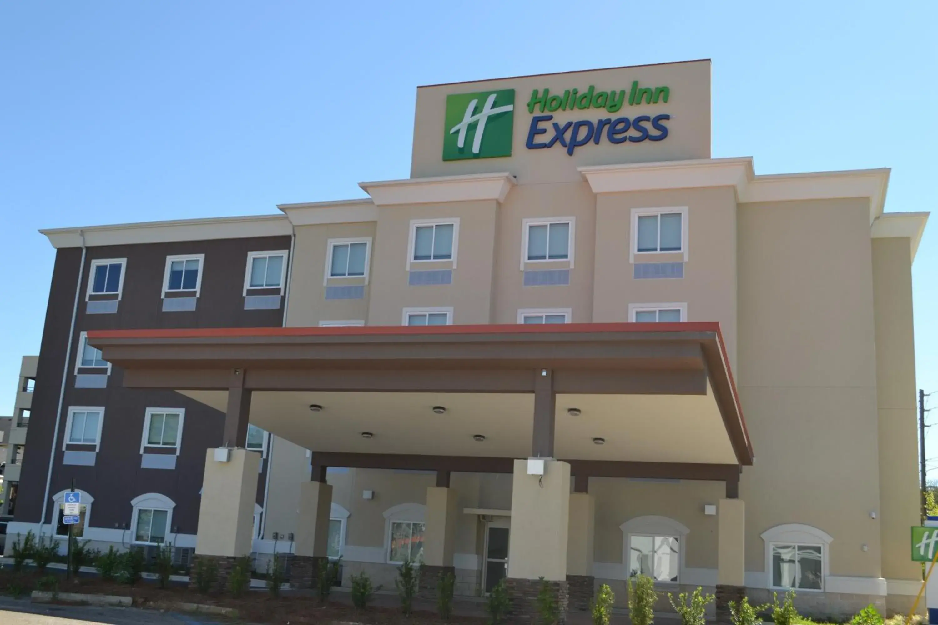 Property building in Holiday Inn Express Tallahassee-University Central by IHG Property building in Holiday Inn Express Tallahassee-University Central by IHG