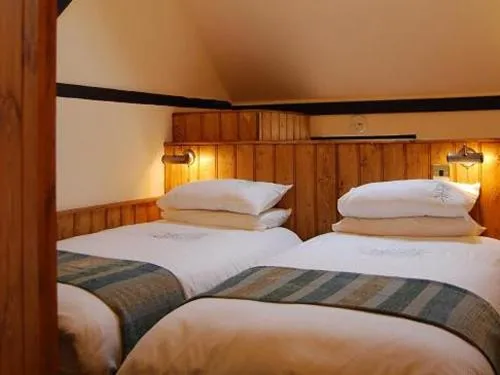 Twin Room with Private Bathroom in The Plume of Feathers