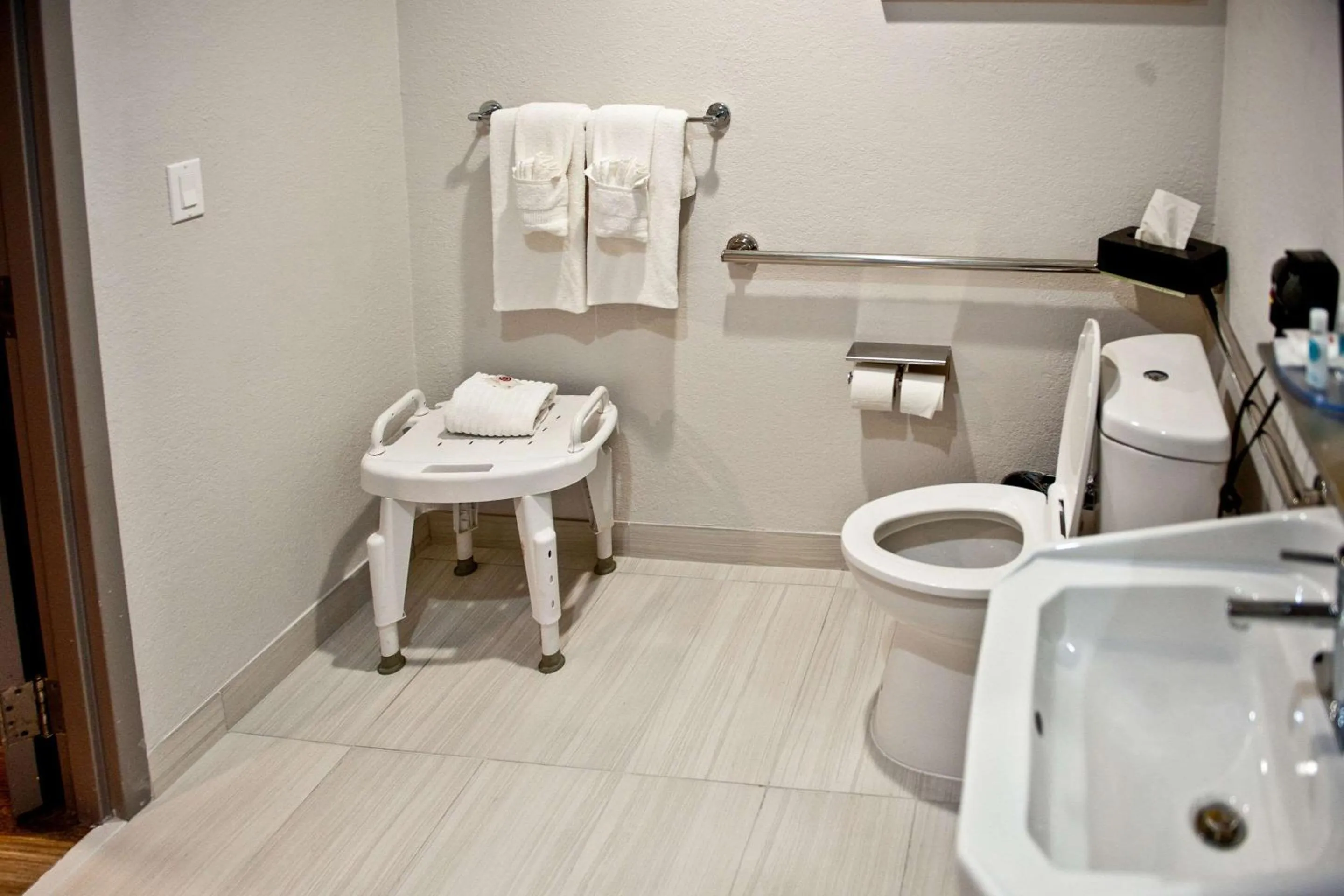 Bedroom in Comfort Suites Clearwater - Dunedin