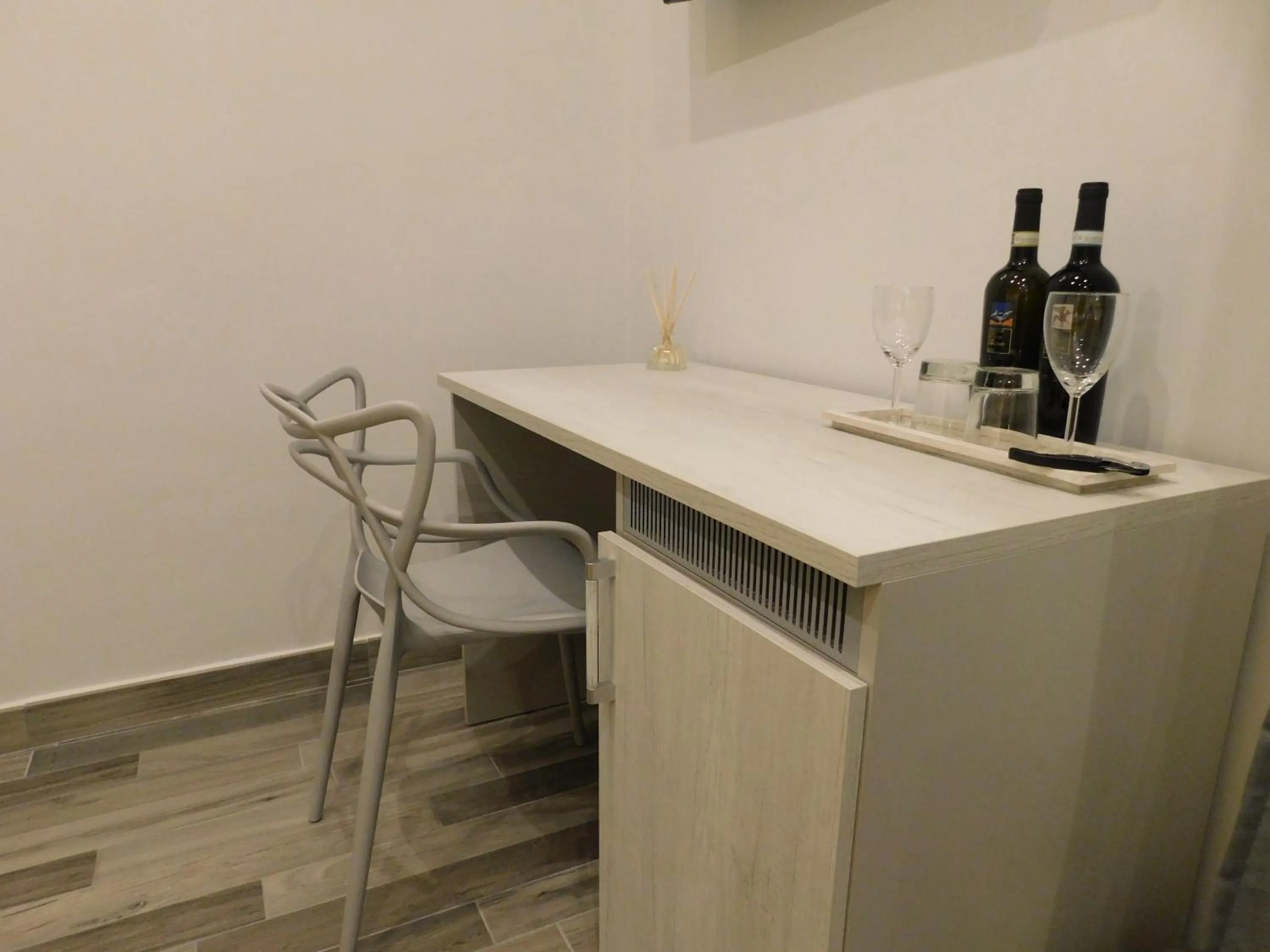 Drinks in Scaramantico Rooms