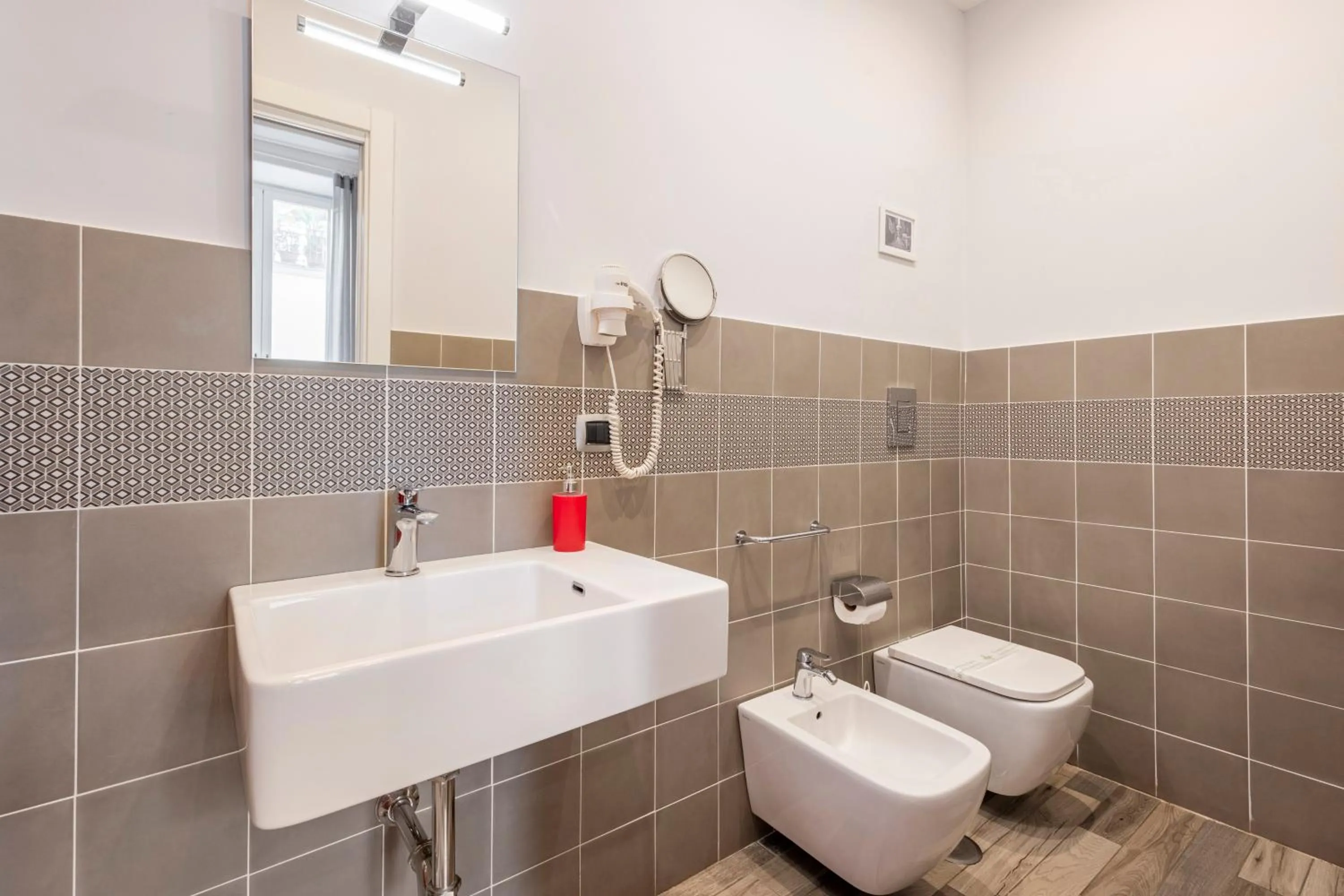 Toilet in Scaramantico Rooms