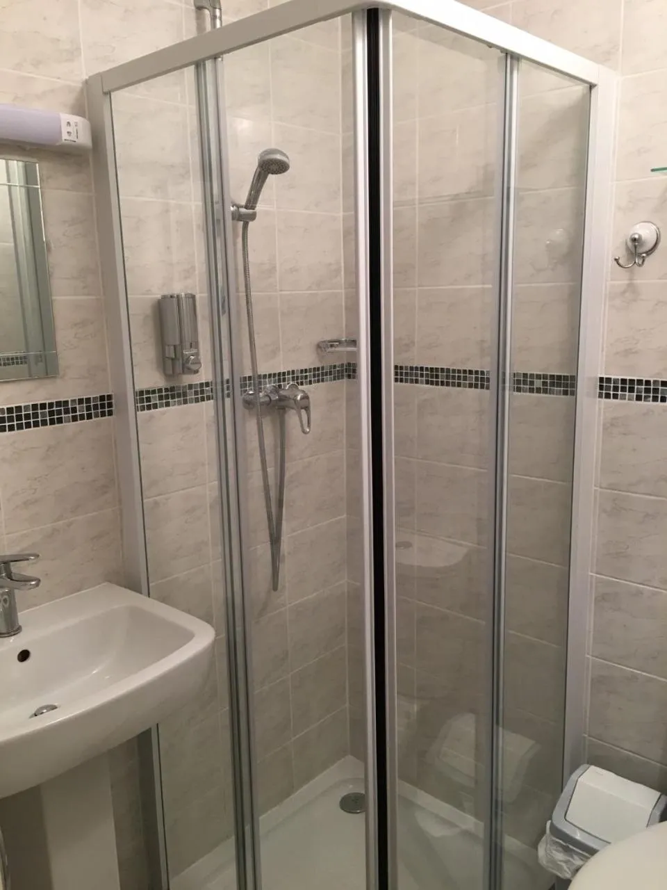 Shower in Bella Vista Hotel