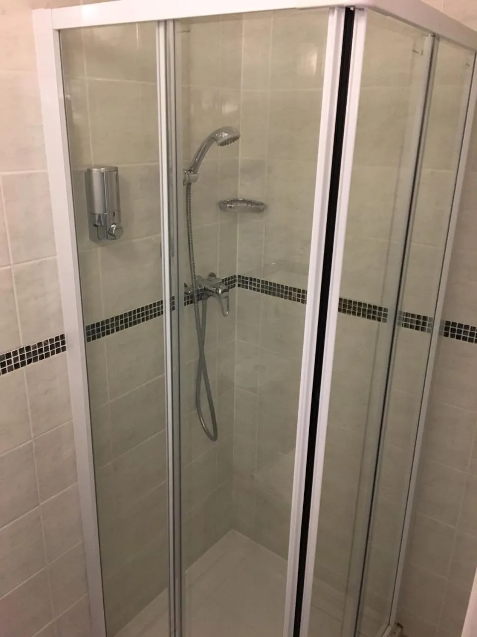 Shower in Bella Vista Hotel